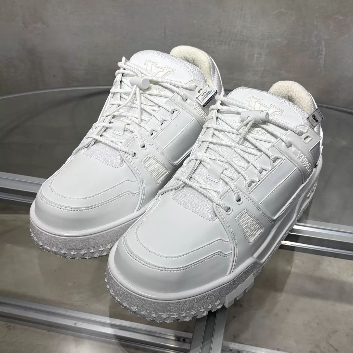 Louis Vuitton Louis Vuitton Trainer SKI White UK9.5/43.5 Size US 10.5 / EU 43-44 - 2 Thumbnail