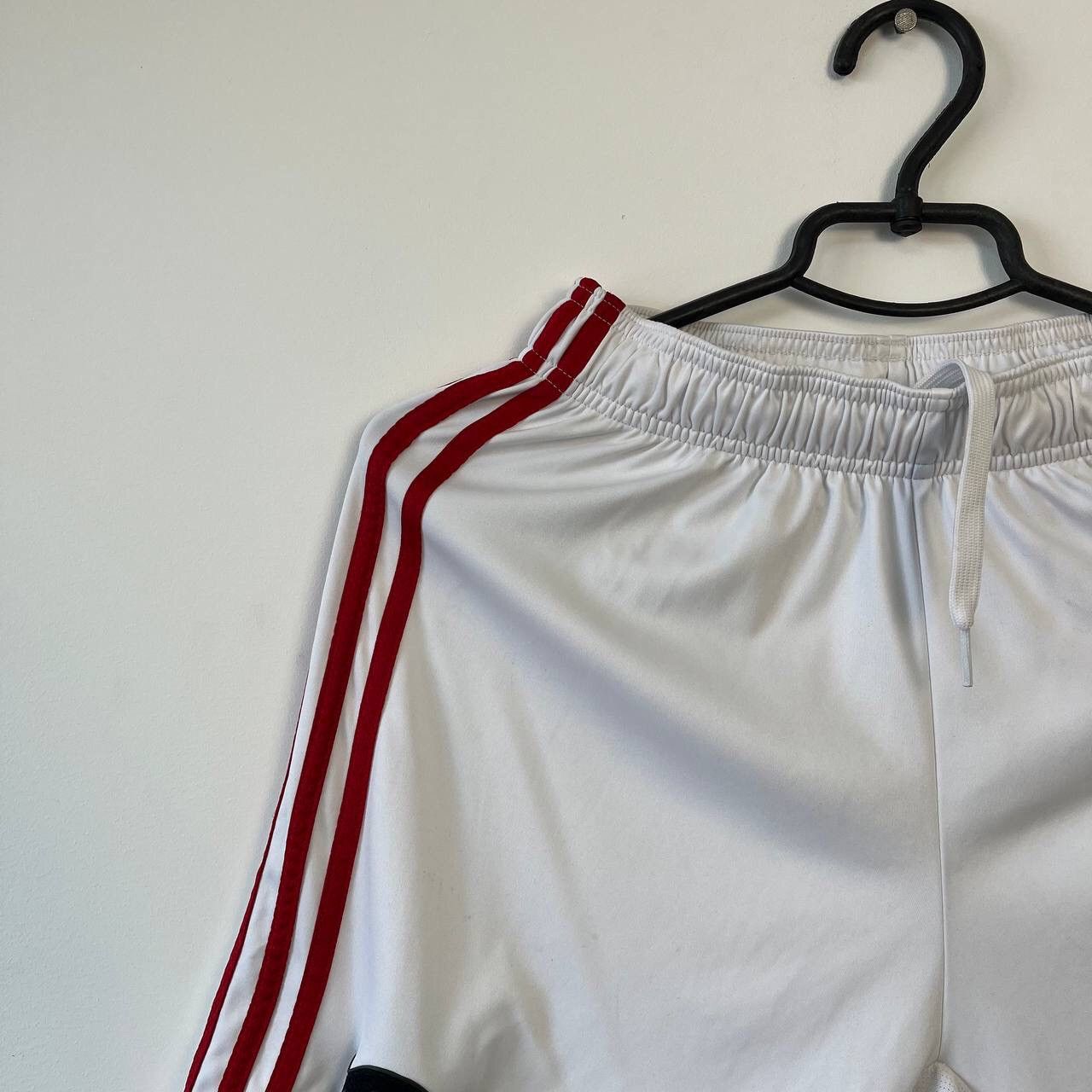 Adidas Adidas Manchester United White Shorts Size S Size US 33 - 5 Thumbnail