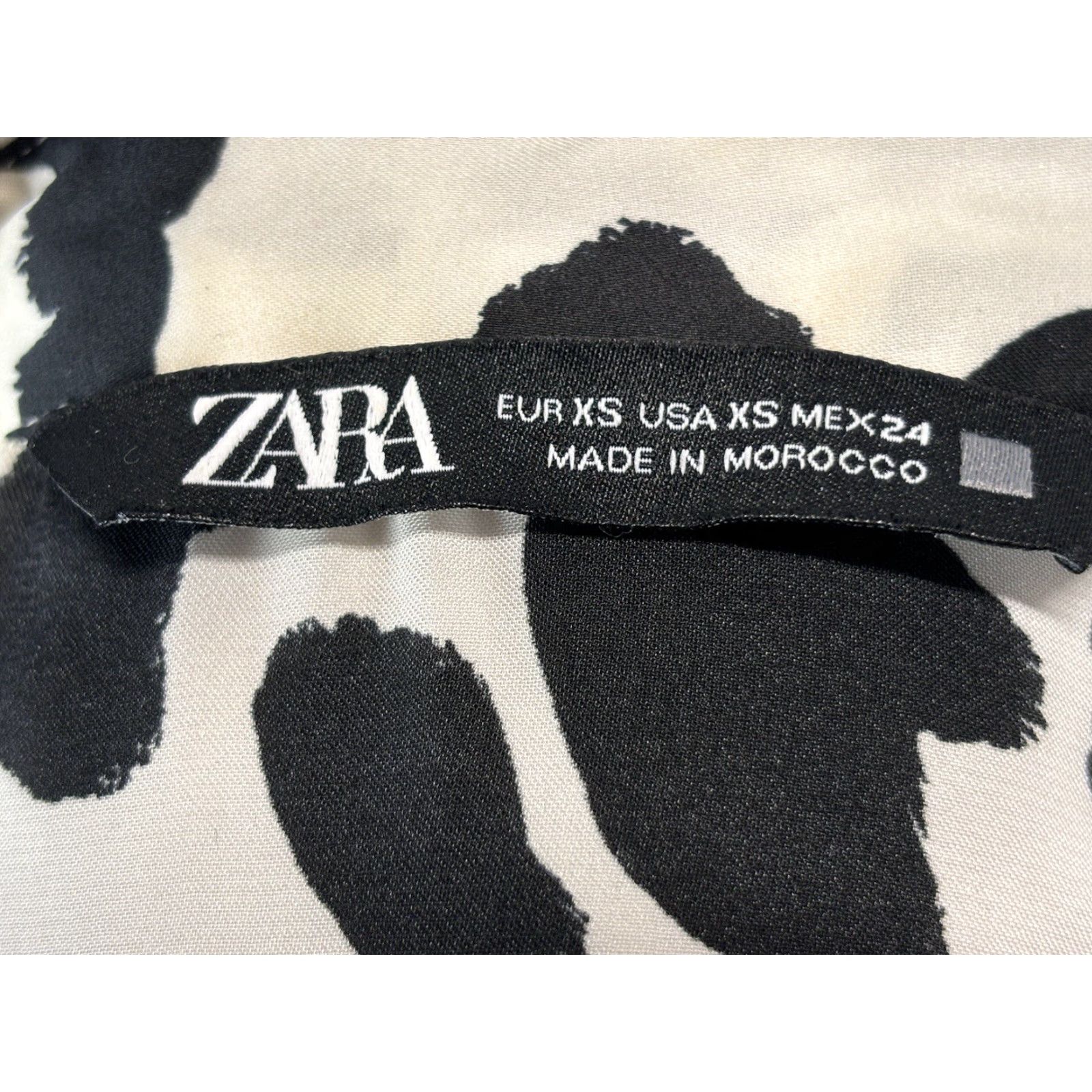 Zara Zara Satin Effect Animal Print Shirt Blouse Sz X Small Black White Mob Wife Regular Women Blouse Polyester Satin Shirt NS? Size XS / US 0-2 / IT 36-38 - 6 Thumbnail