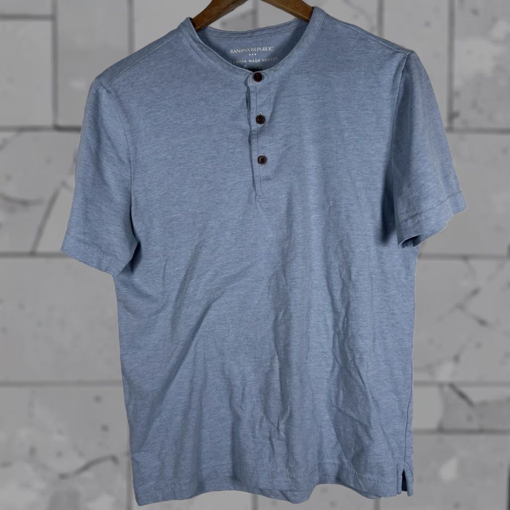 Banana Republic Banana Republic Henley Style Shirt Mens Size M Blue T-Shirt Size US M / EU 48-50 / 2 - 1 Thumbnail