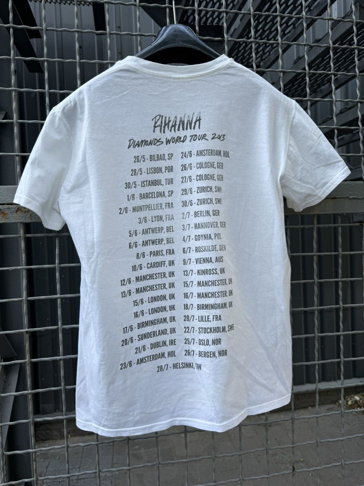 Band Tees Vintage Rihana Diamonds 2013 Tour T shirt Naked Size US M / EU 48-50 / 2 - 15 Thumbnail