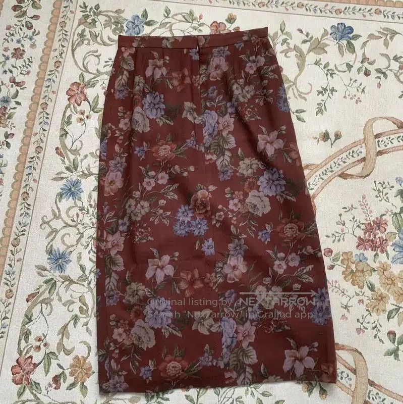 Burberry Burberry Floral Print Wool Midi Skirt. Size 27" / US 4 / IT 40 - 4 Thumbnail