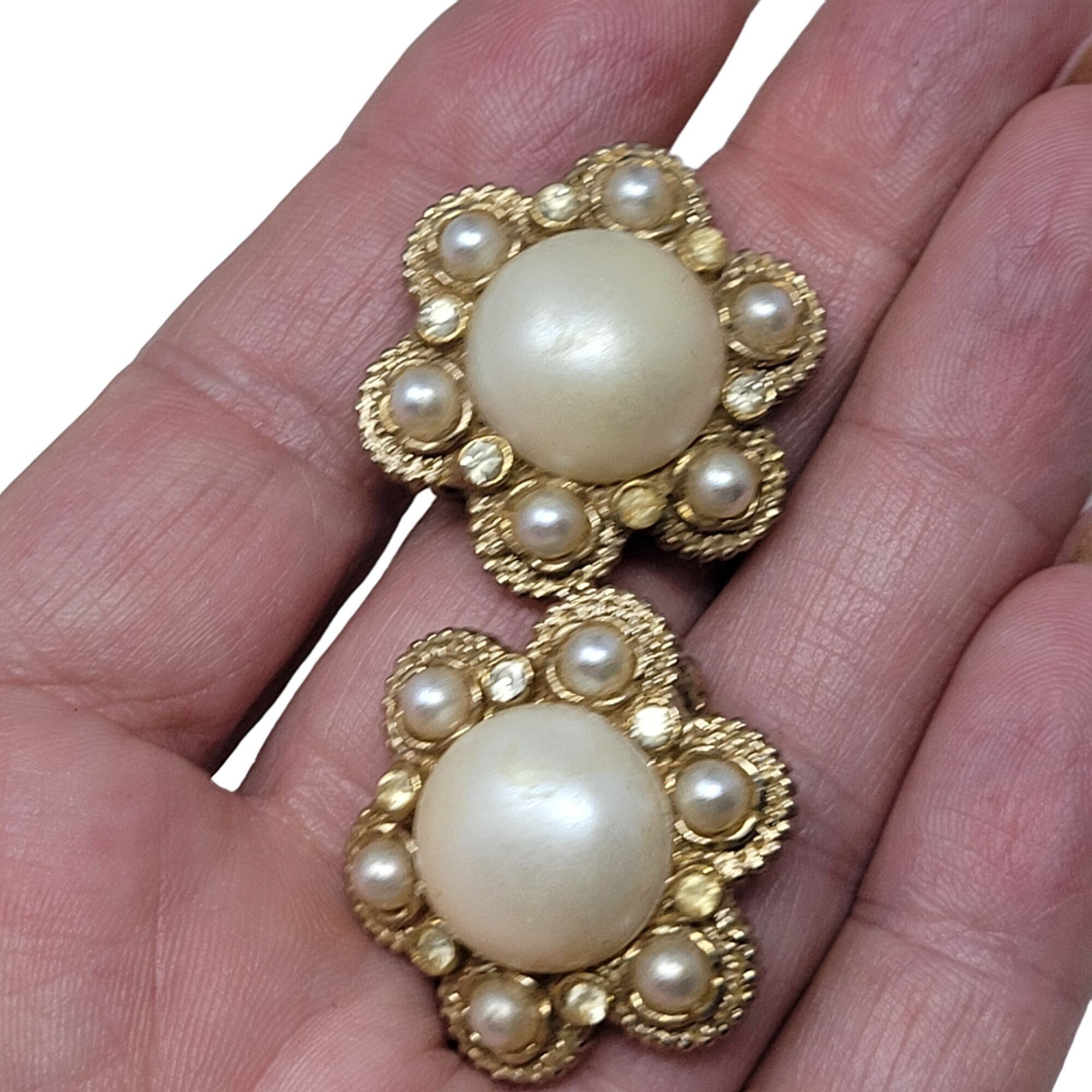 Vintage Vtg Clip-On Earrings Gold-Tone Flower Faux Pearl Size ONE SIZE - 2 Thumbnail
