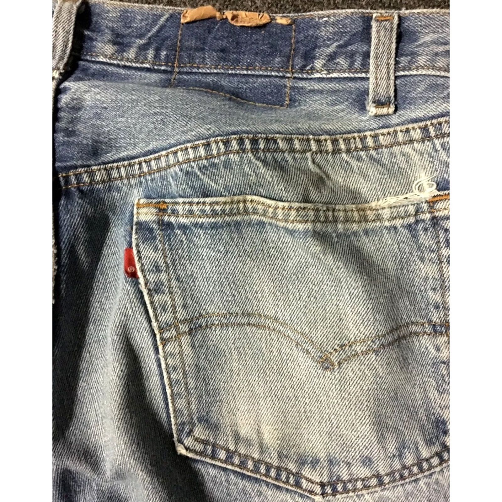 Levi's VINTAGE Levi’s 501 Jeans Button Fly 36/30 Distressed Blue USA 80s 90s Men Denim Straight Shirt) Size US 36 / EU 52 - 3 Thumbnail