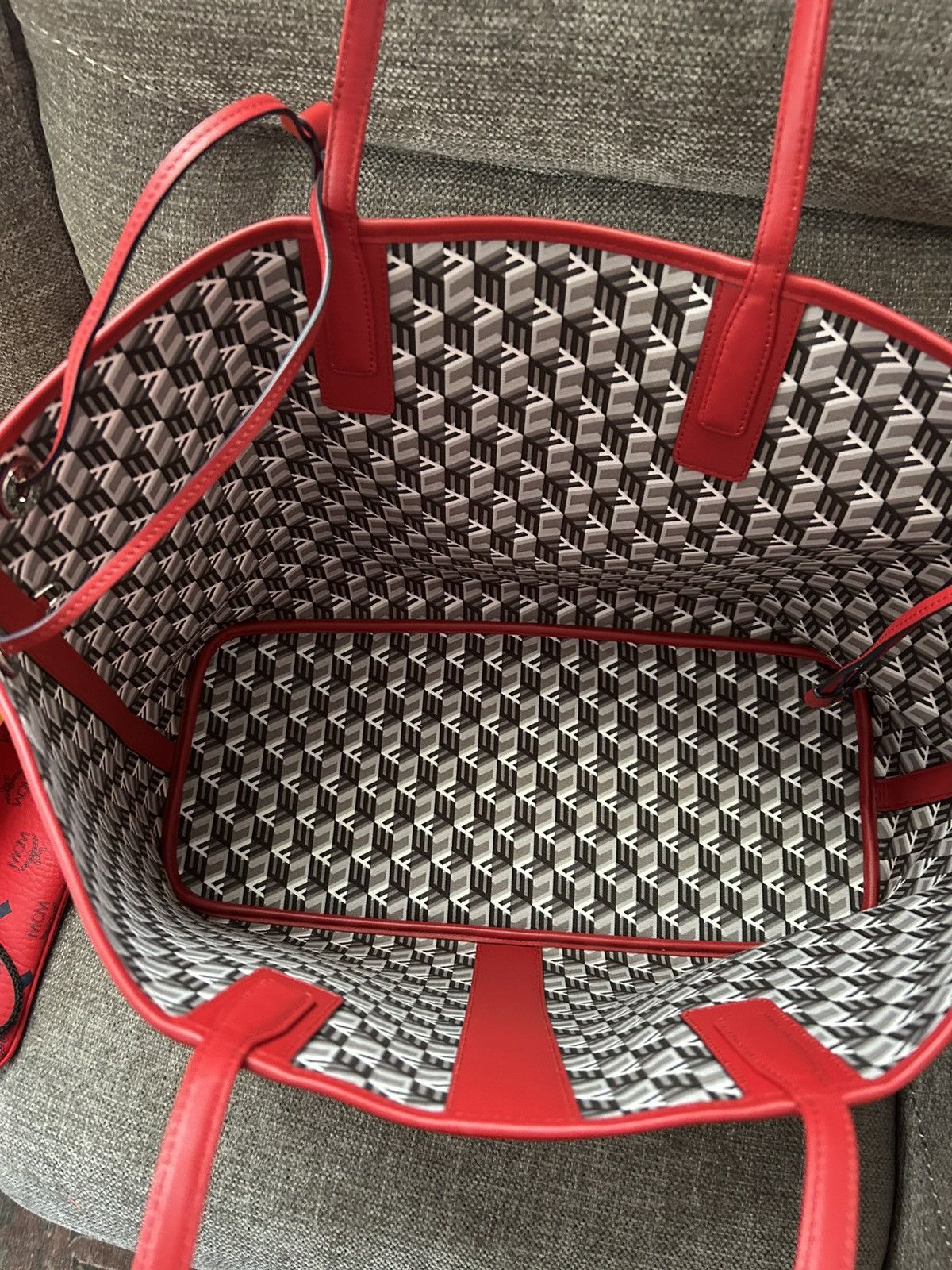 MCM Large Liz Reversible Shopper - Candy Red Size ONE SIZE - 5 Thumbnail