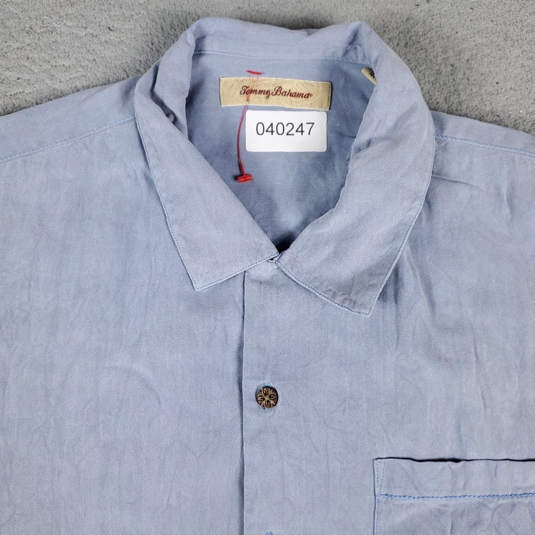 Tommy Bahama VINTAGE Tommy Bahama Shirt Mens XL Blue Aloha Hawaiian Button-Up Short Sleeve Shirt - Silk, Casual Beachwear, 90s Style, Men's XL Blue Size US XL / EU 56 / 4 - 2 Thumbnail