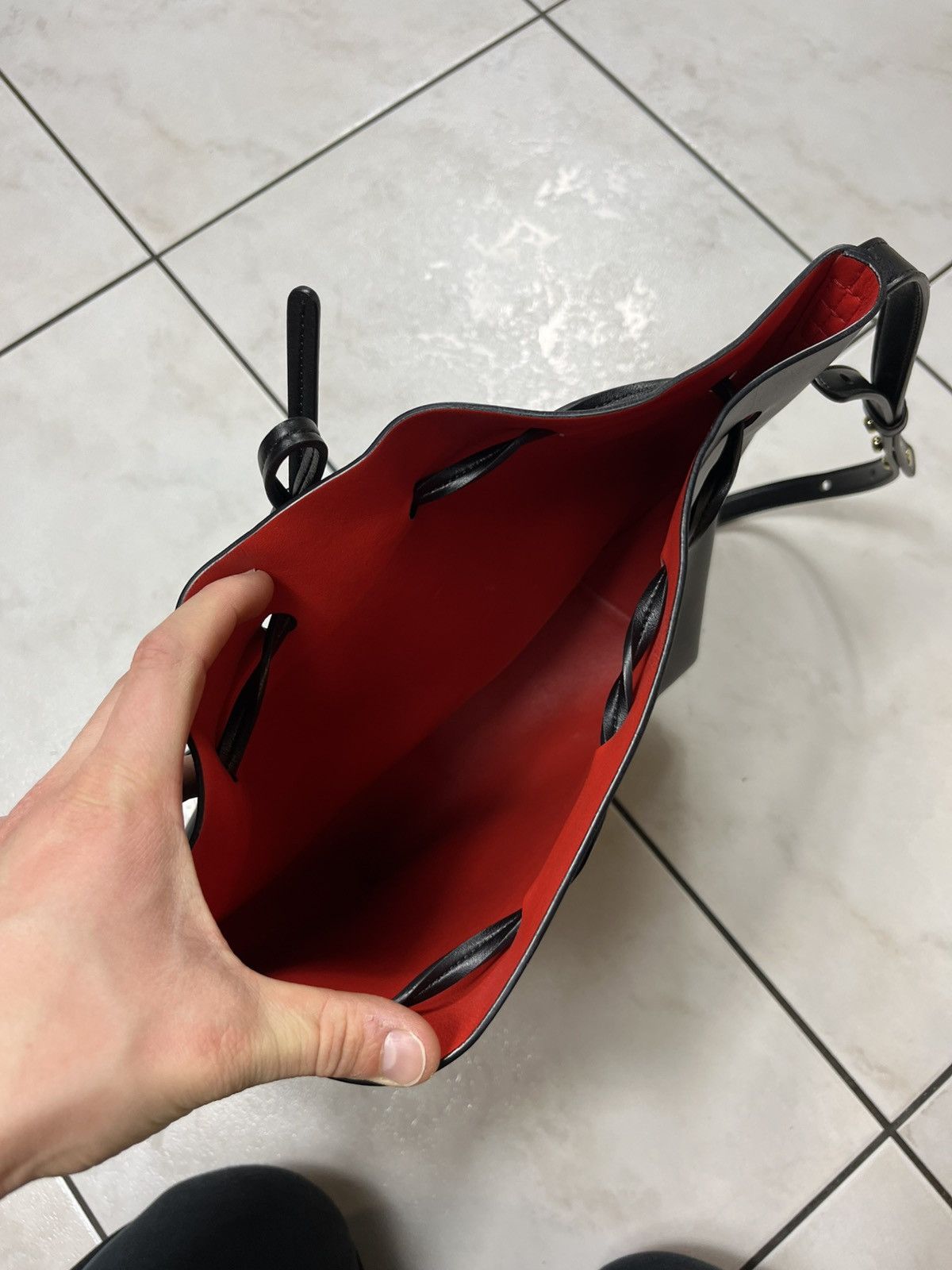 Mansur Gavriel Mansur Gavriel leather bucket bag black red big crossbody Size ONE SIZE - 6 Thumbnail