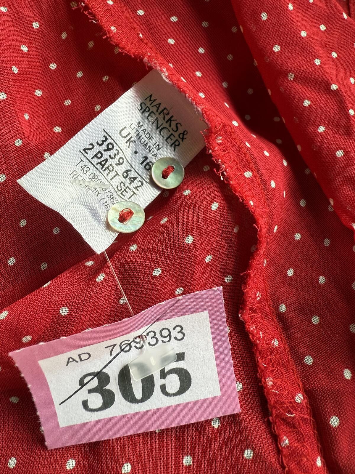 Marks & Spencer Marks & Spencer red polka dot blouse in size 16 Size XL / US 12-14 / IT 48-50 - 2 Thumbnail