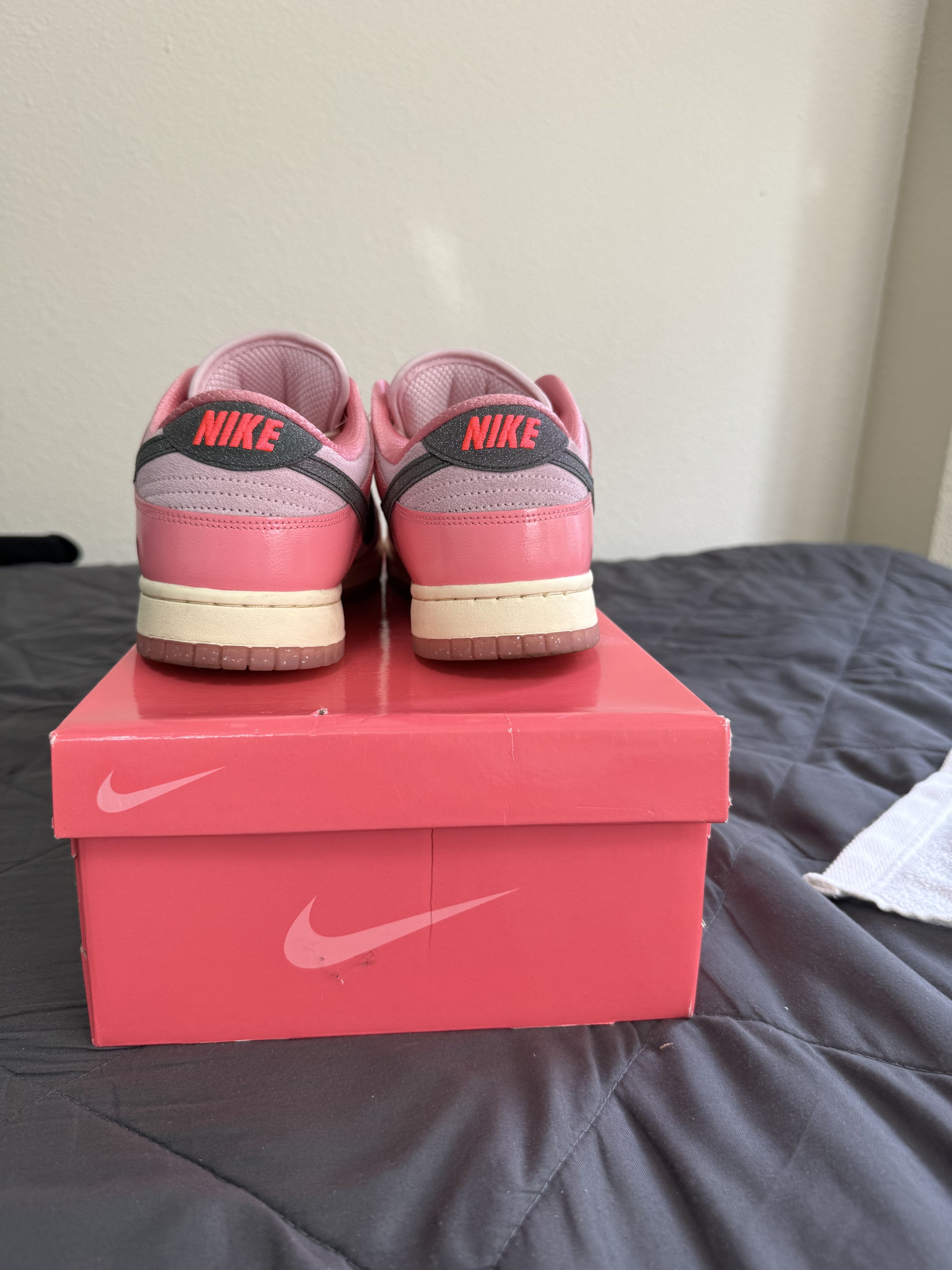 Nike Nike Dunk Low LX Barbie Size US 9 / EU 42 - 4 Thumbnail