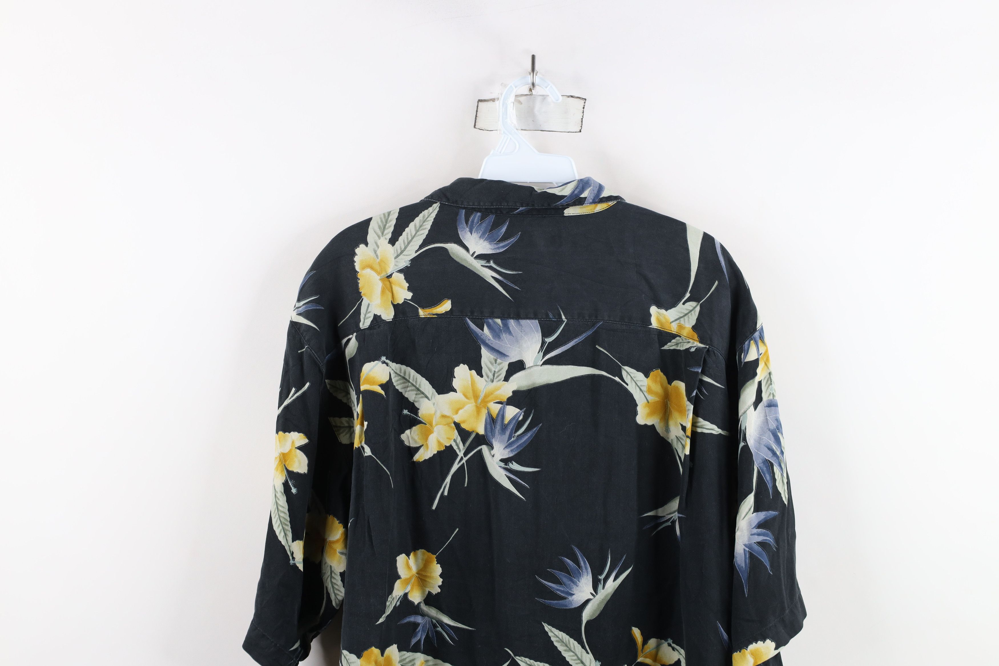 Tommy Bahama × Vintage Vintage 90s Tommy Bahama Hawaii Flower Silk Button Shirt Size US M / EU 48-50 / 2 - 12 Thumbnail
