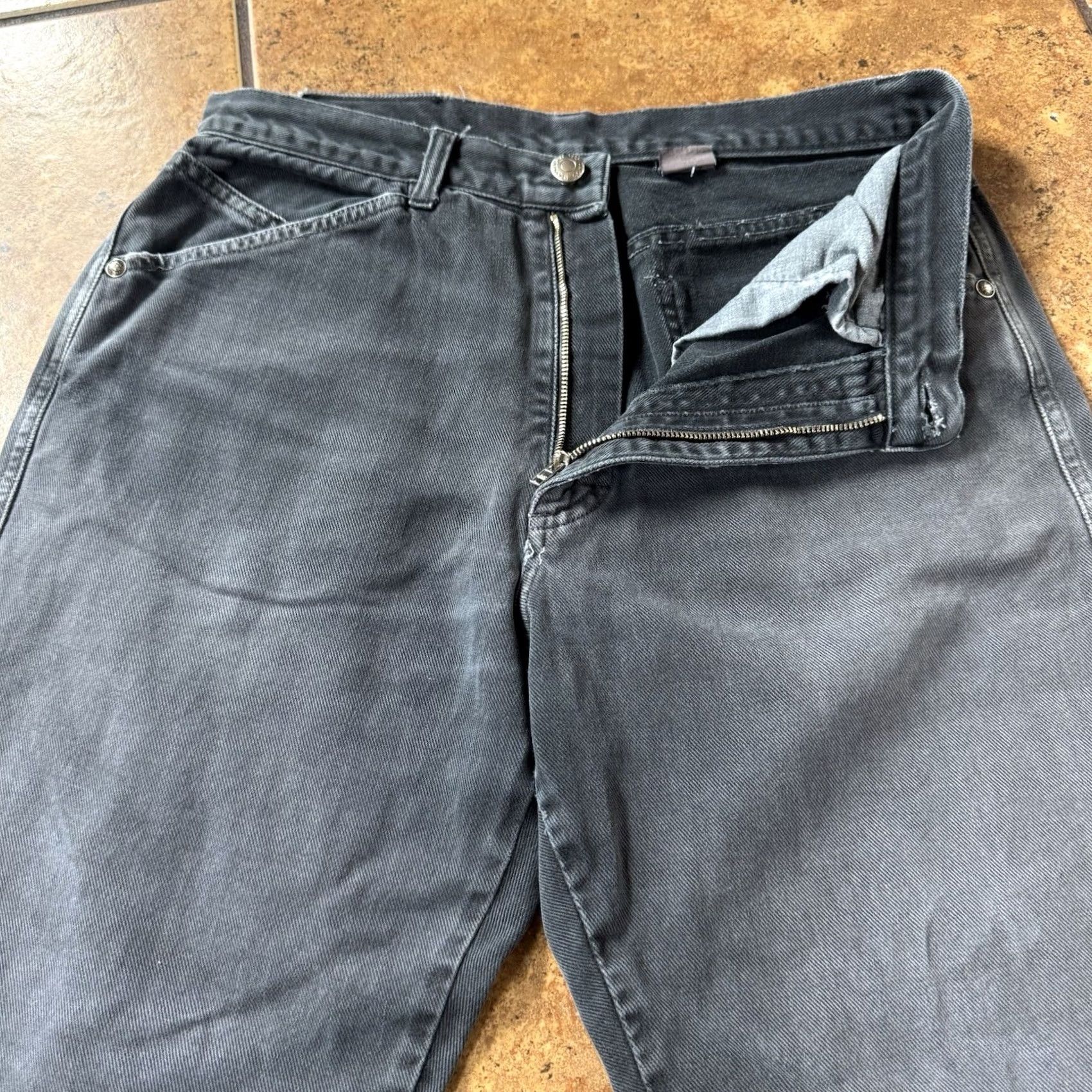 Versace Jeans Couture VINTAGE Versace Jeans Signature 29 x 28 Gray 1980s 80s Jeans Mens Regular Size 29 Inseam 28 Gray Medusa Denim Button Pocket VTG Designer Straight Size US 29 - 2 Thumbnail