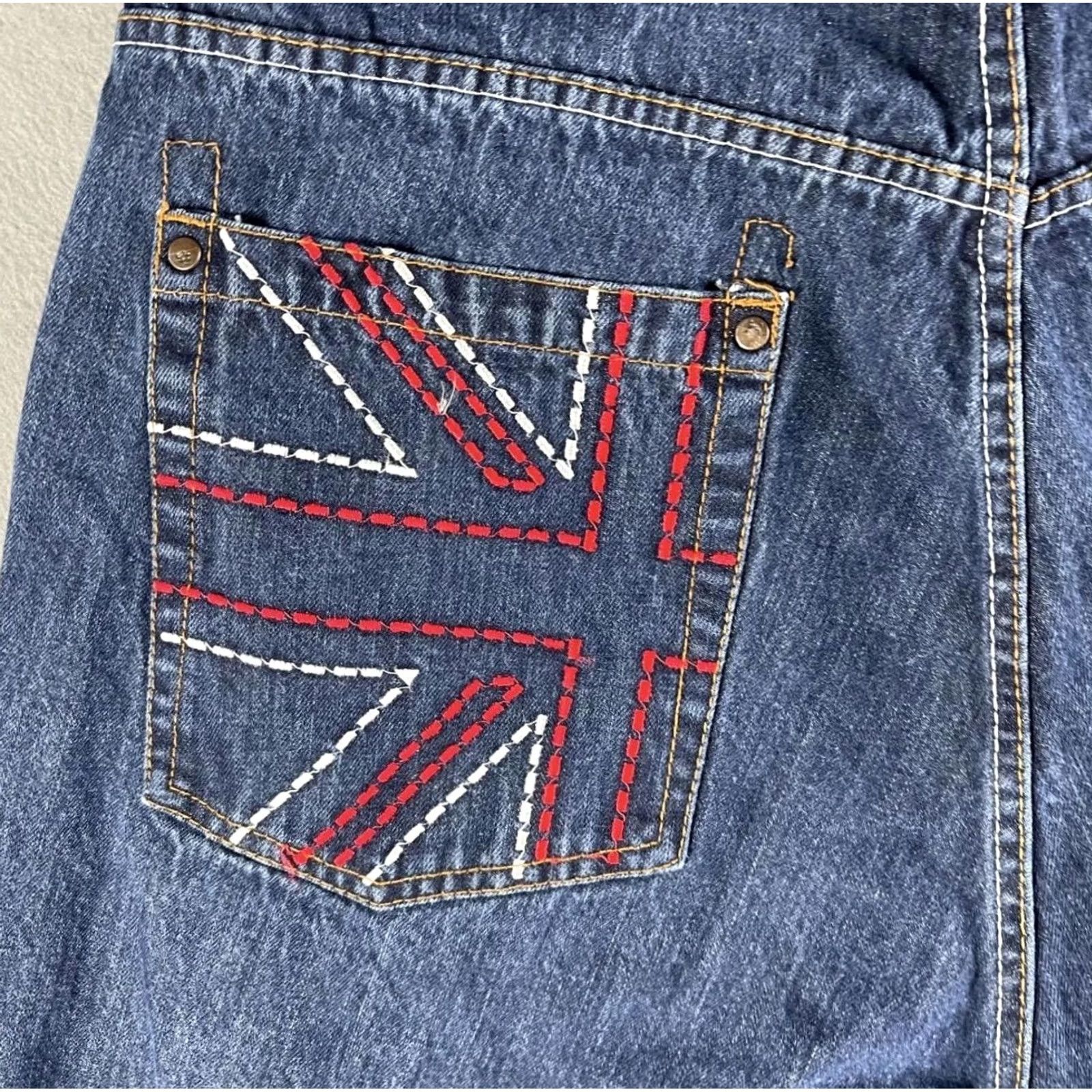 Coogi VTG Coogi Mens Denim Bermuda Shorts 42 Blue Flag Crest Embroidered 5-Pocket Relaxed Streetwear Size US 42 / EU 58 - 6 Thumbnail