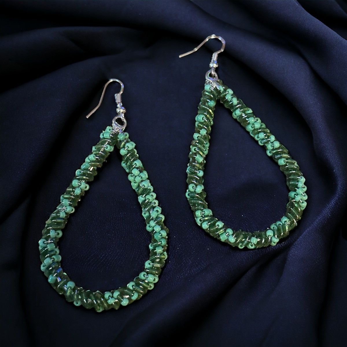 Other Green seed bead teardrop hoop earrings Size ONE SIZE - 1 Thumbnail
