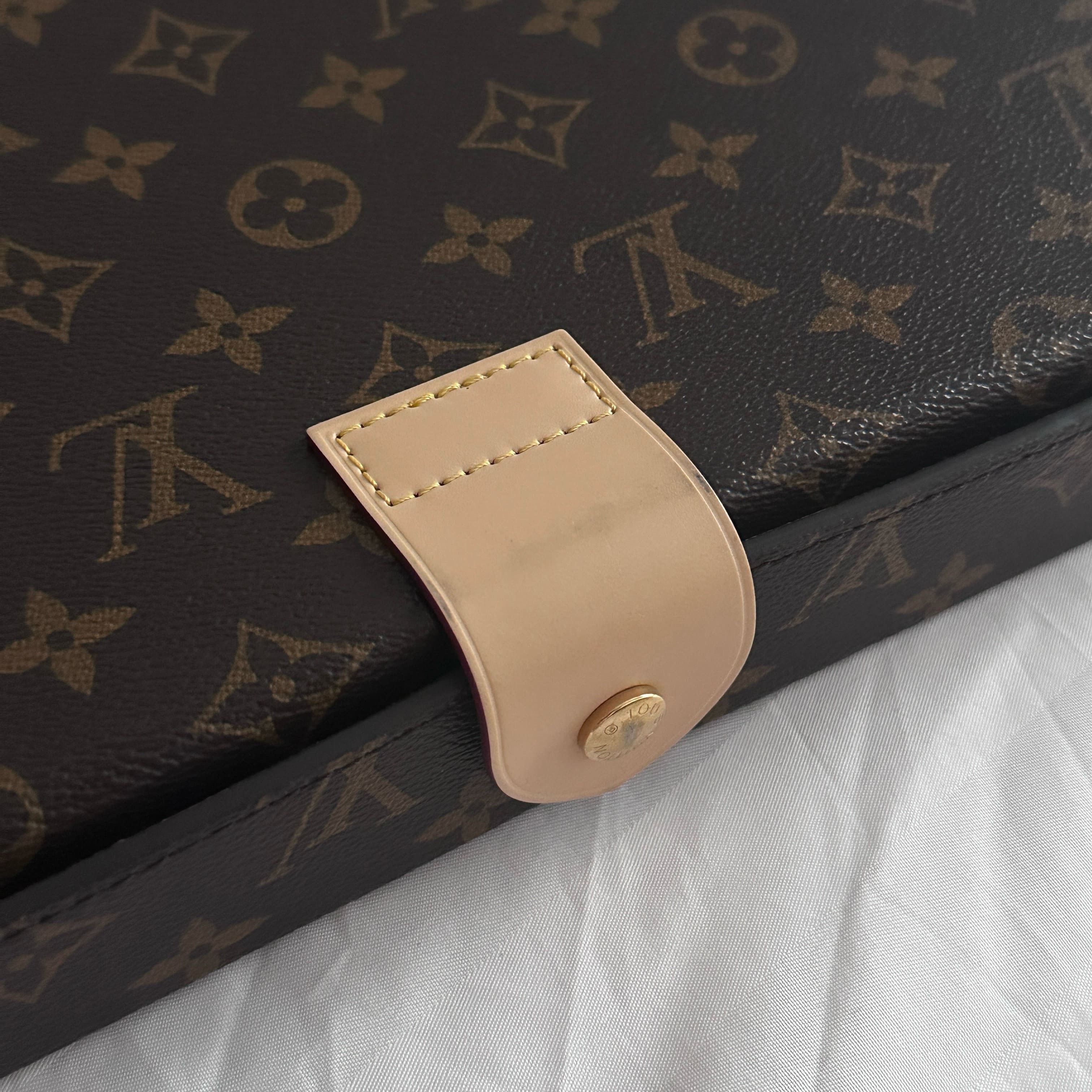 Louis Vuitton Louis Vuitton Pizza Box Case GI0634 Size ONE SIZE - 11 Thumbnail