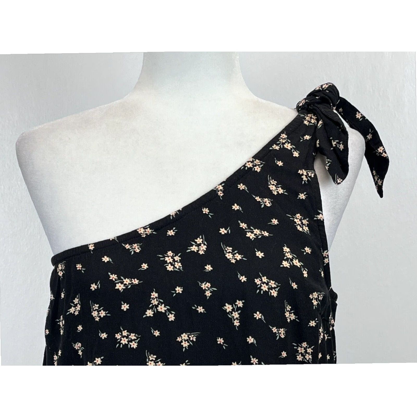 American Eagle Outfitters American Eagle Floral One Shoulder Black Sheath Dress Medium Womens Size M / US 6-8 / IT 42-44 - 5 Thumbnail