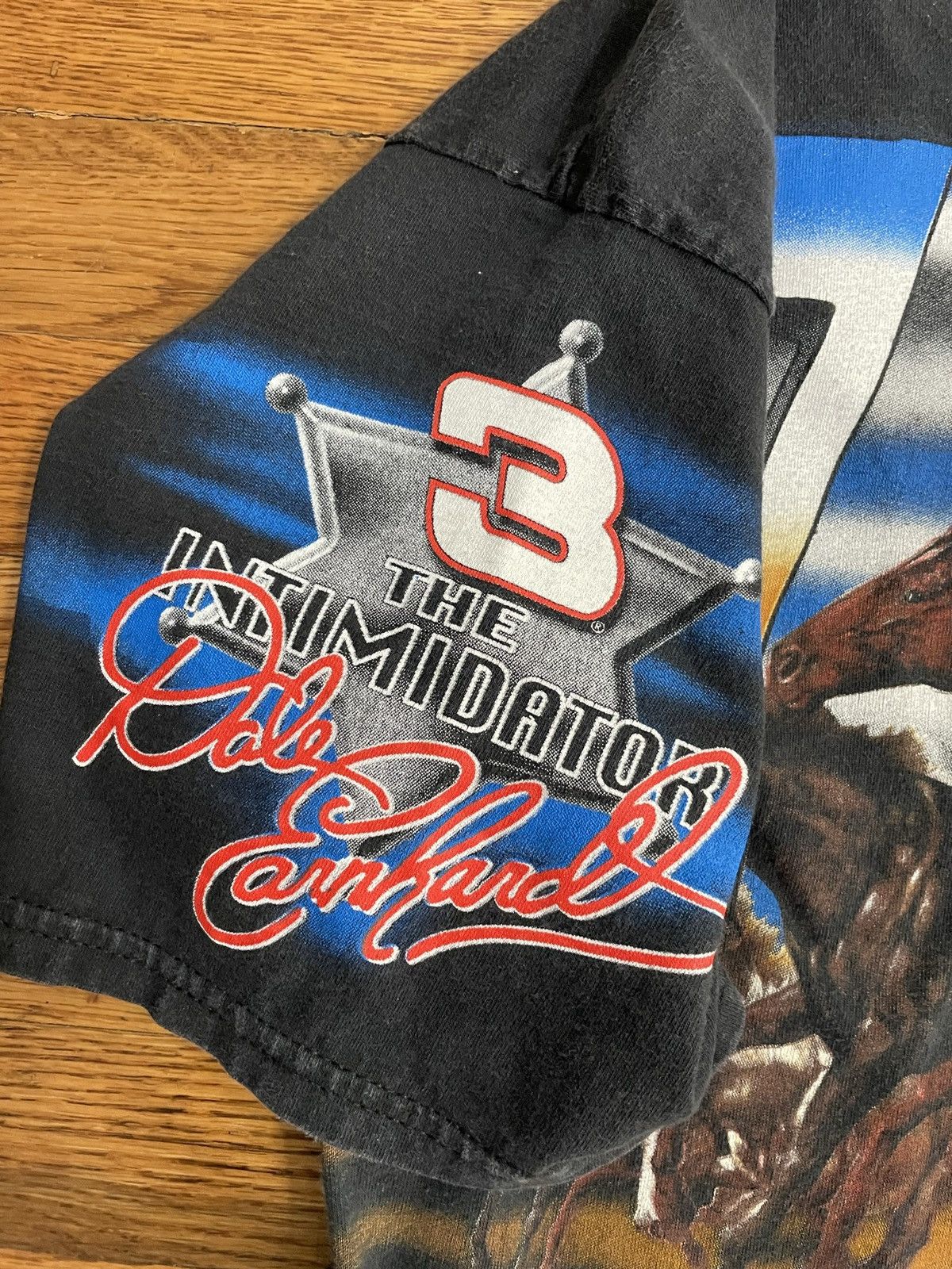 Chase Authentics × NASCAR × Vintage Vintage 1997 Dale Earnhardt 700 Charging Horses Tee Size US XL / EU 56 / 4 - 3 Thumbnail
