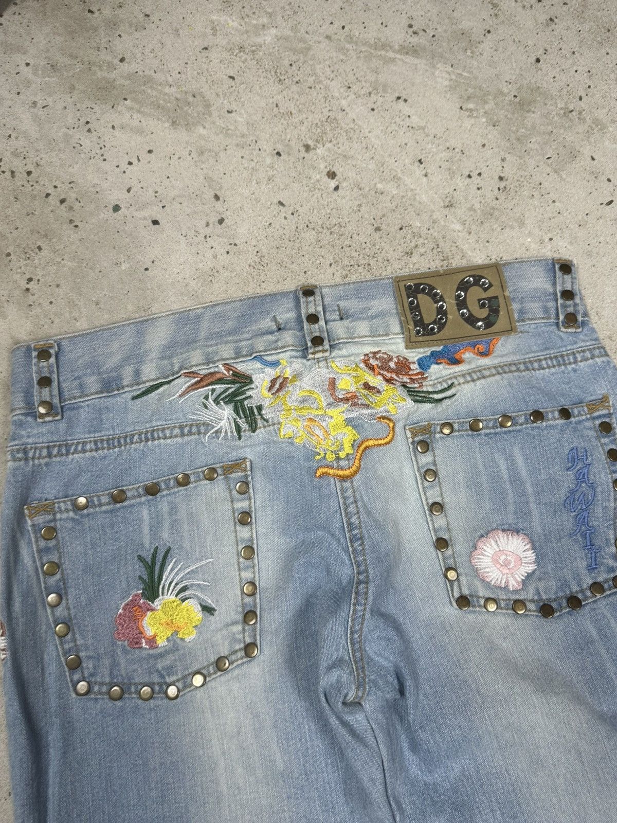 Dolce & Gabbana 2000s Dolce & Gabbana Hawaii Embroidery Bootcut Jeans Studs Size 32" / US 10 / IT 46 - 20 Thumbnail