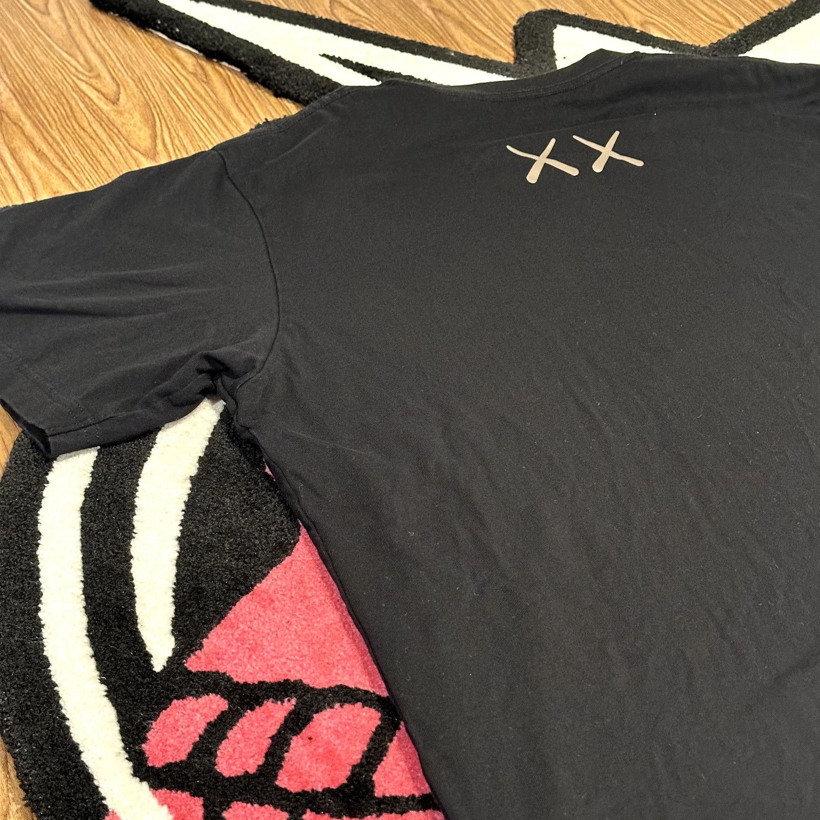 Kaws KAWS x UNIQLO UT Short Sleeve Graphic T-Shirt – US Size XL Size US XL / EU 56 / 4 - 7 Thumbnail
