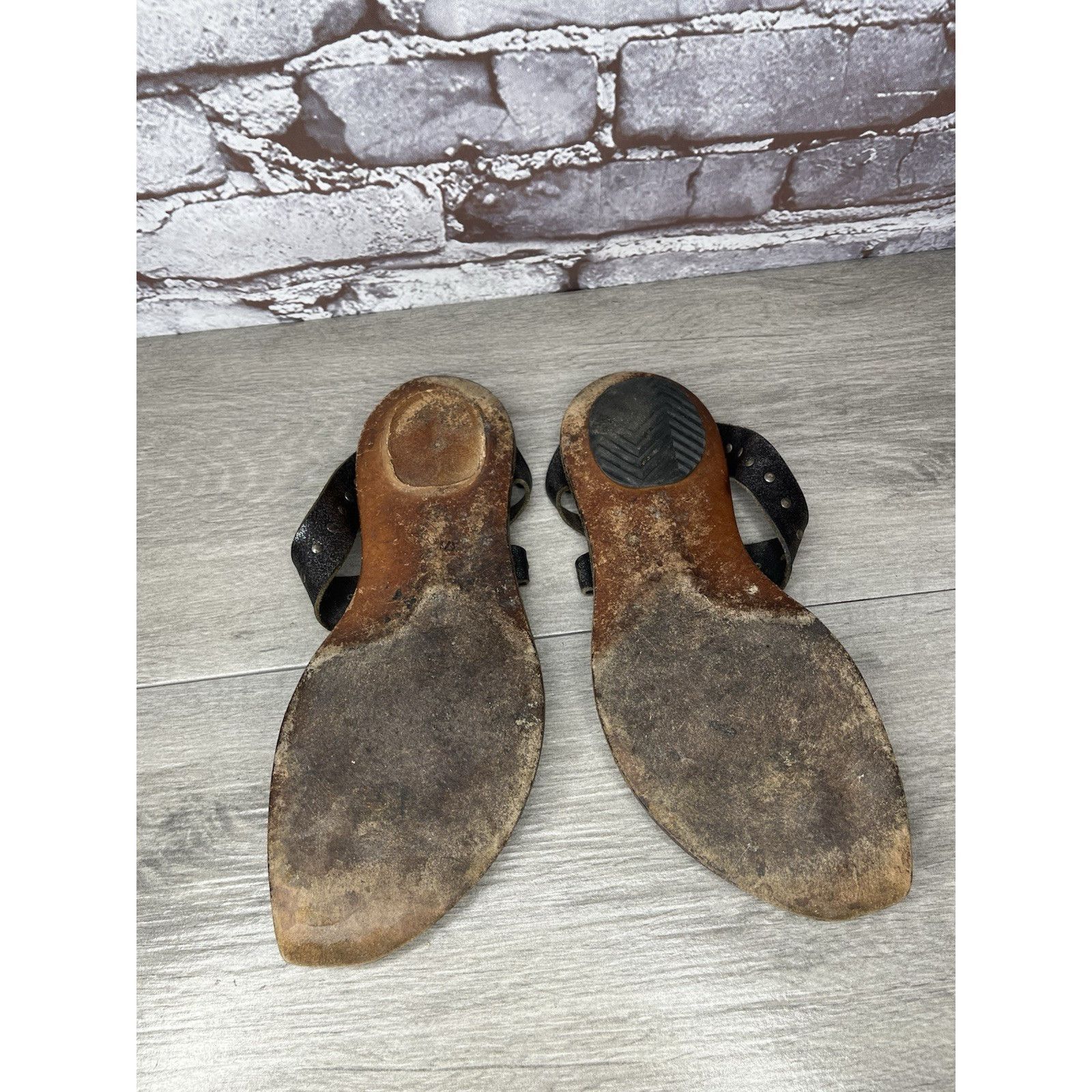 CYDWOQ Cydwoq Studs Studded Toe Thong Sandals Women Sz 37EU/6M Brow Size US 6.5 / IT 36.5 - 14 Thumbnail
