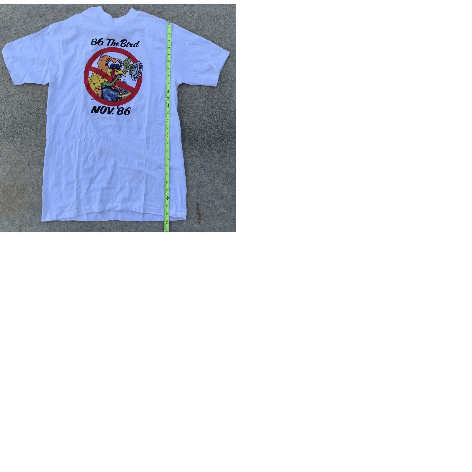 Hanes VINTAGE Hanes 86 The Bird Nov. ‘86 LET ‘EM GO! VICTIM CRIMINAL T Shirt M White 100% Cotton Short Sleeve Graphic Tee Mens Vintage 1980s Size US M / EU 48-50 / 2 - 9 Thumbnail