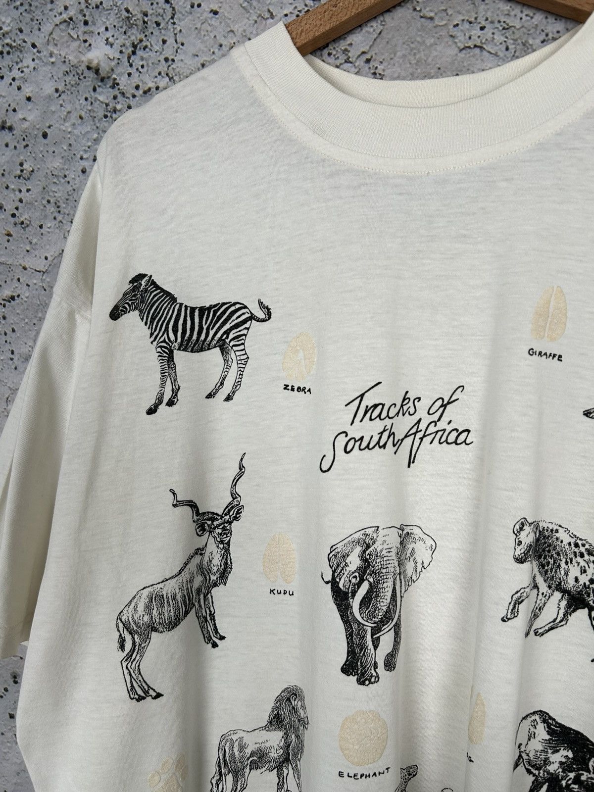 Vintage Vintage Animal Graphic Tee 90s Tracks Of South Africa Size US L / EU 52-54 / 3 - 3 Thumbnail