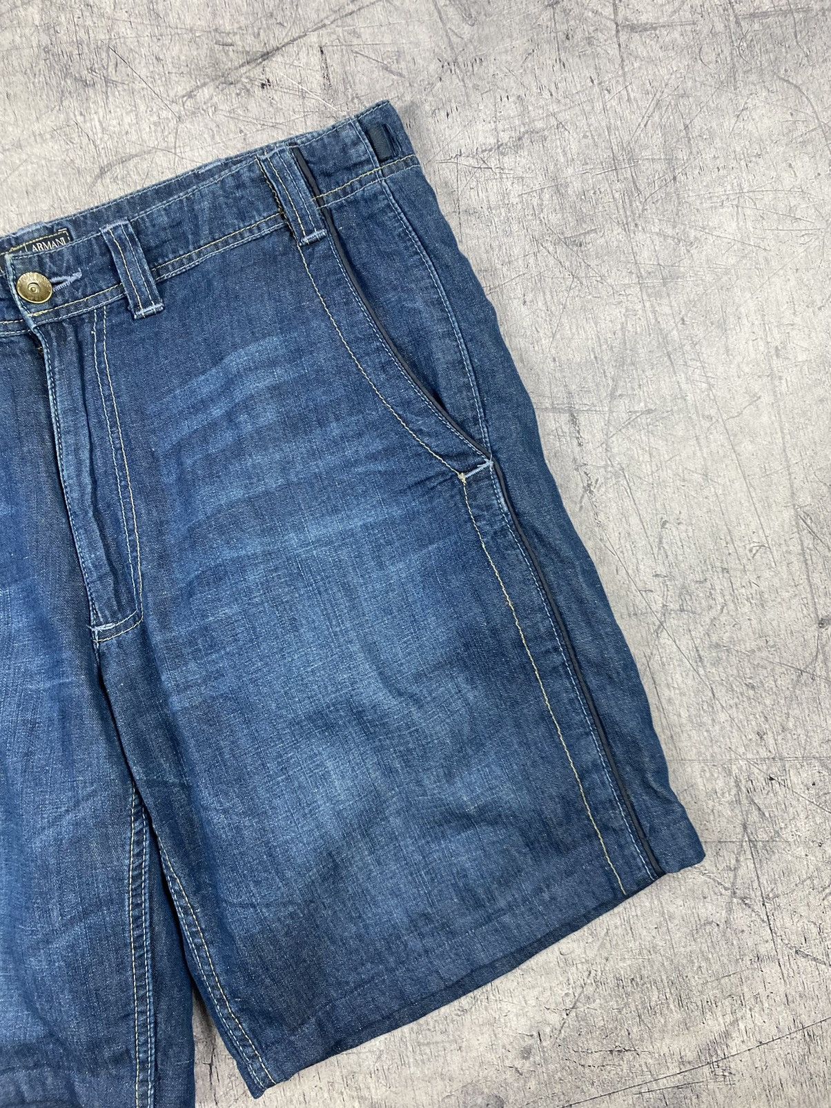 Emporio Armani × Giorgio Armani × Vintage Vintage Armani Jeans Denim Shorts Size US 36 / EU 52 - 6 Thumbnail