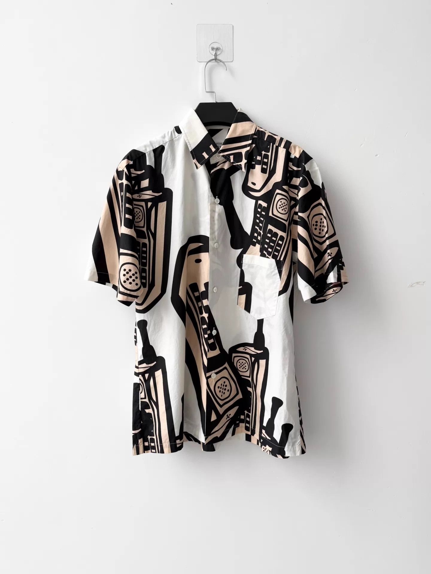 Maison Margiela Maison Margiela S/S19 Graffiti Pkt Shirt 80s Phone Print Size US M / EU 48-50 / 2 - 1 Thumbnail