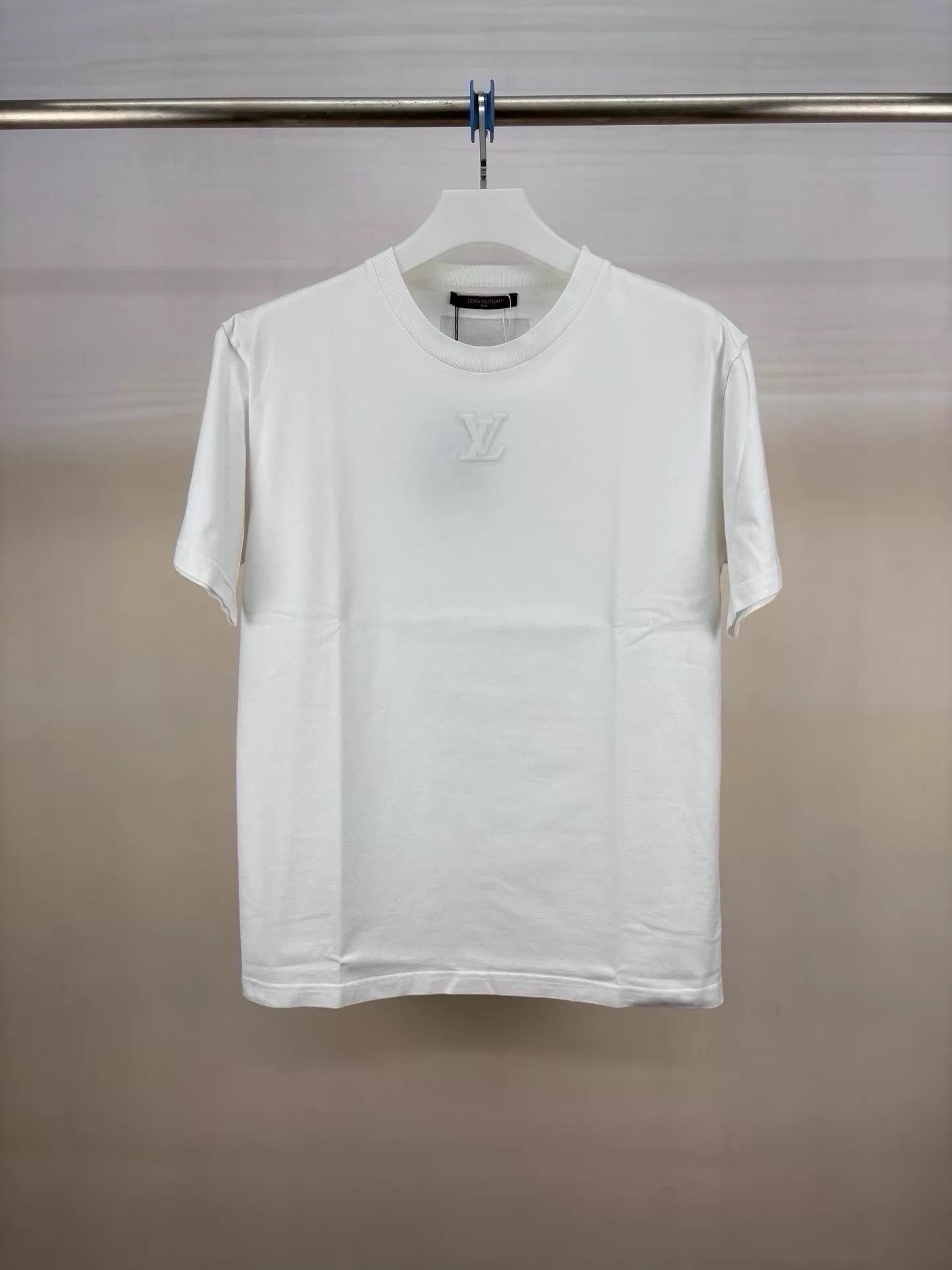 Louis Vuitton LV White Embossed Logo Short Sleeve Tee 100% Cotton Italy 5L Size 4XL / US 24-26 - 1 Thumbnail