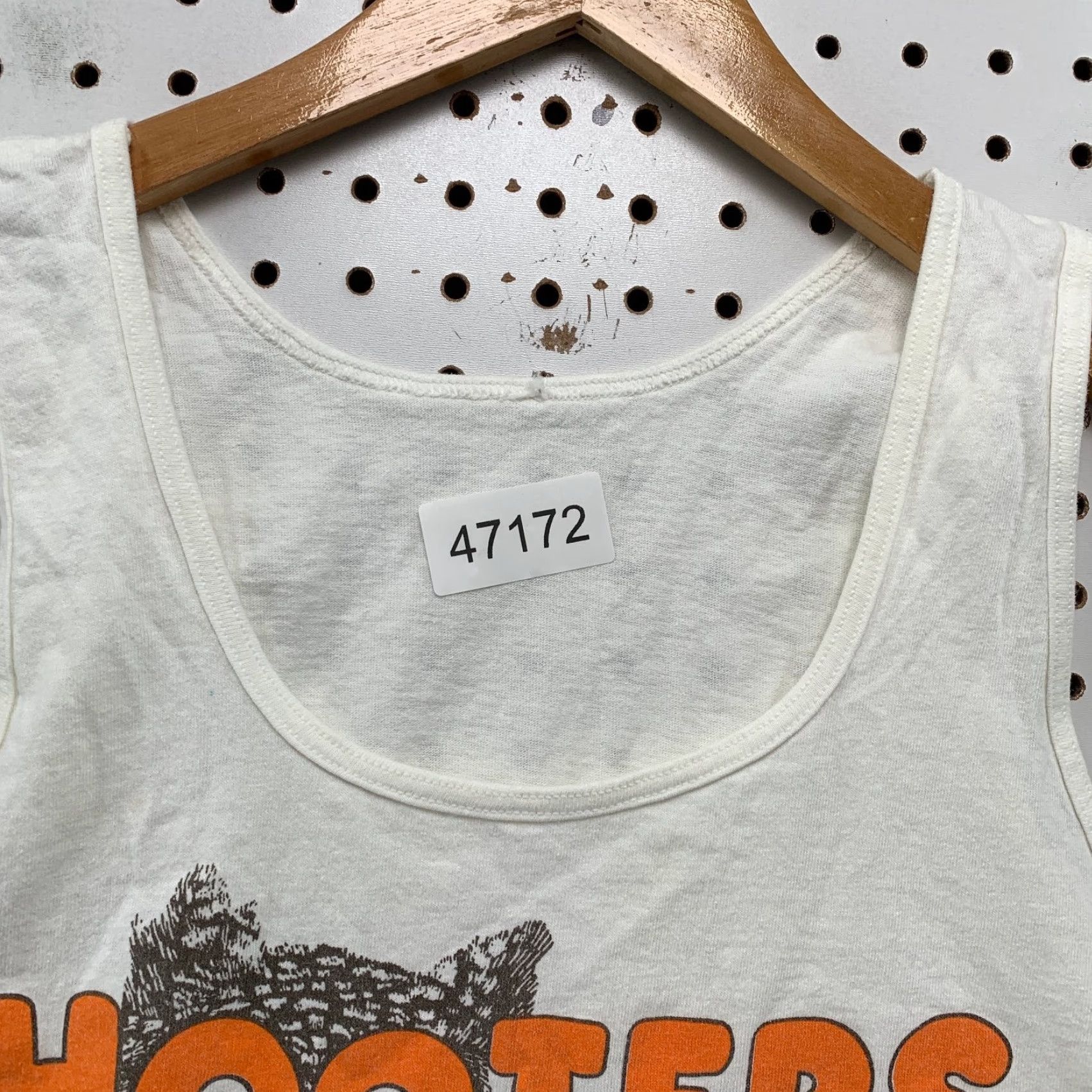Vintage VINTAGE Hooters Tank Top Women Small 90s White Dallas Sleeveless Owl Graphic USA Tank Women's S White 90s USA Size S / US 4 / IT 40 - 4 Thumbnail