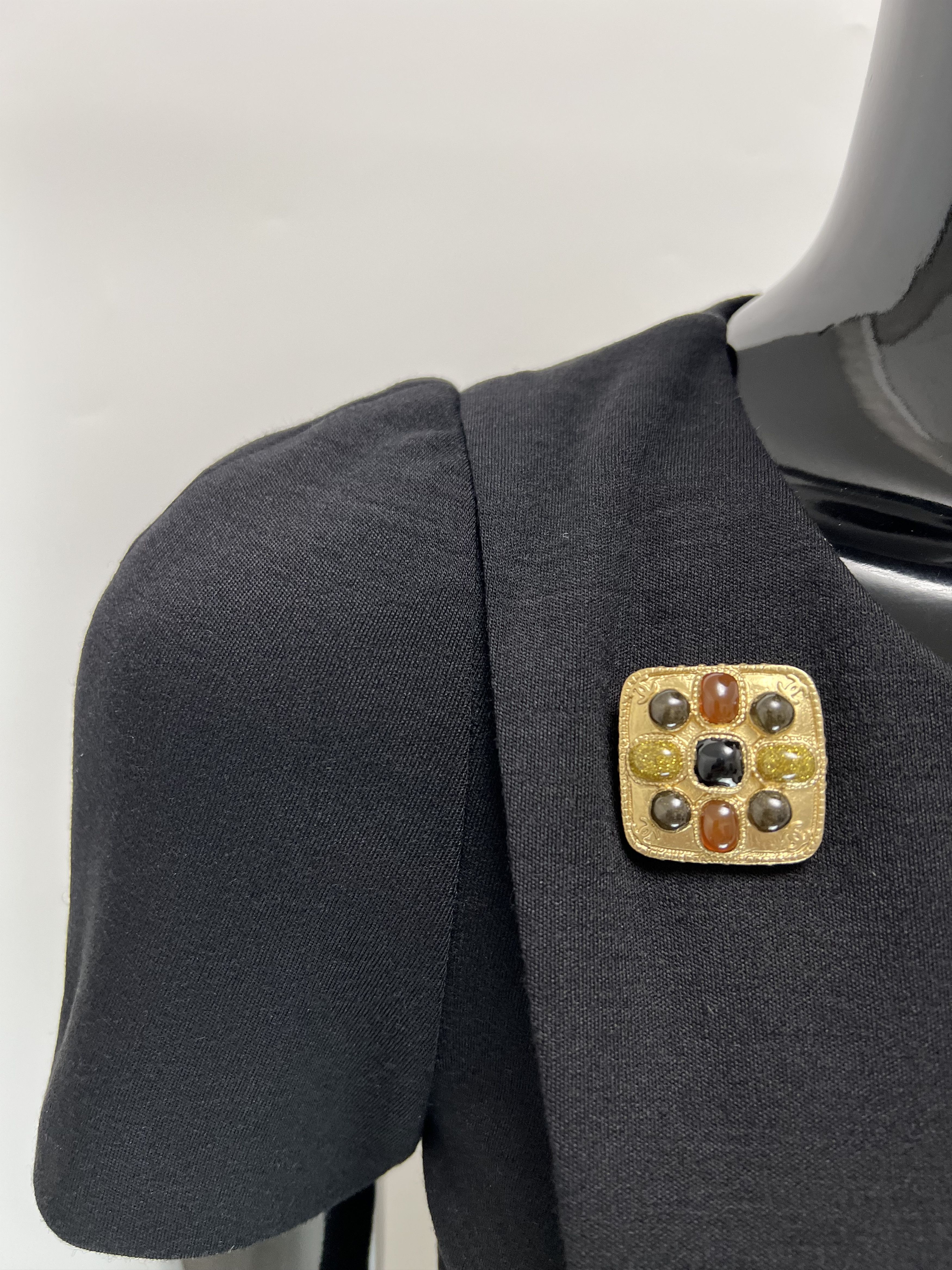Chanel Chanel 100% Wool Short Sleeve Dress Rhinestones Decoration Size XS / US 0-2 / IT 36-38 - 5 Thumbnail
