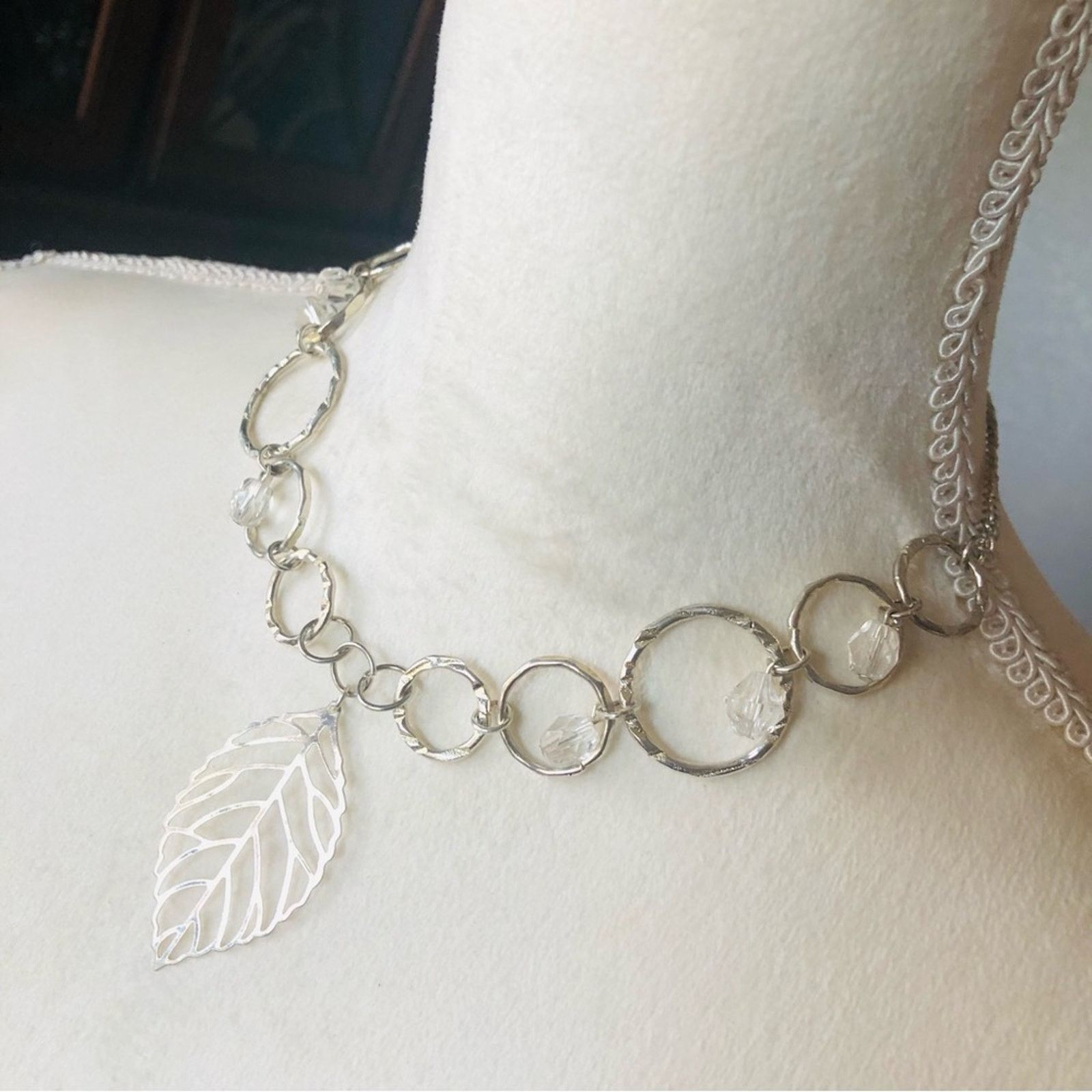 Jewelry Silver graduated hammered ring leaf pendant chain necklace Size ONE SIZE - 4 Thumbnail