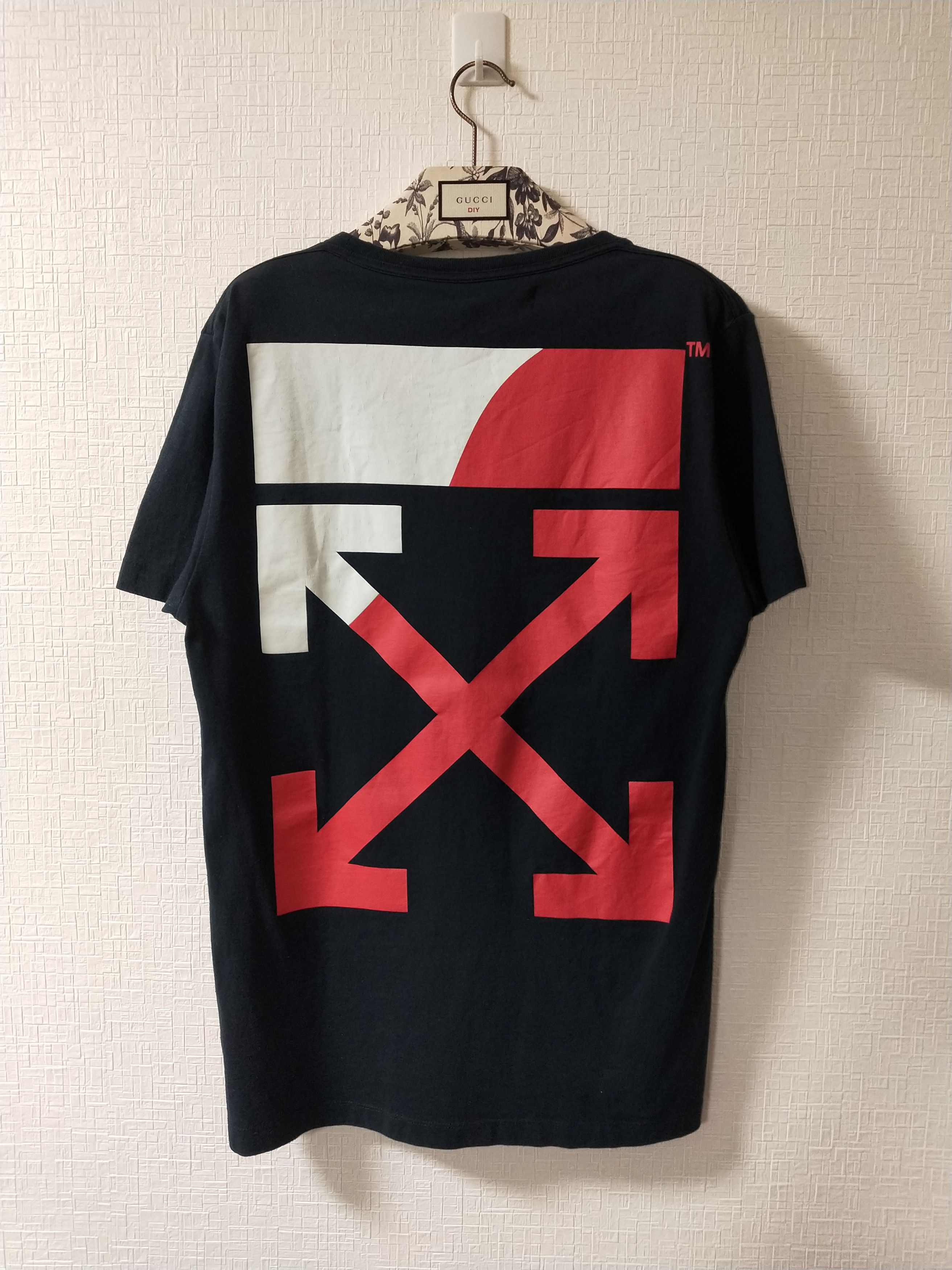 image of Off White Split Logo Arrow Tee in Black, Men's (Size Medium)