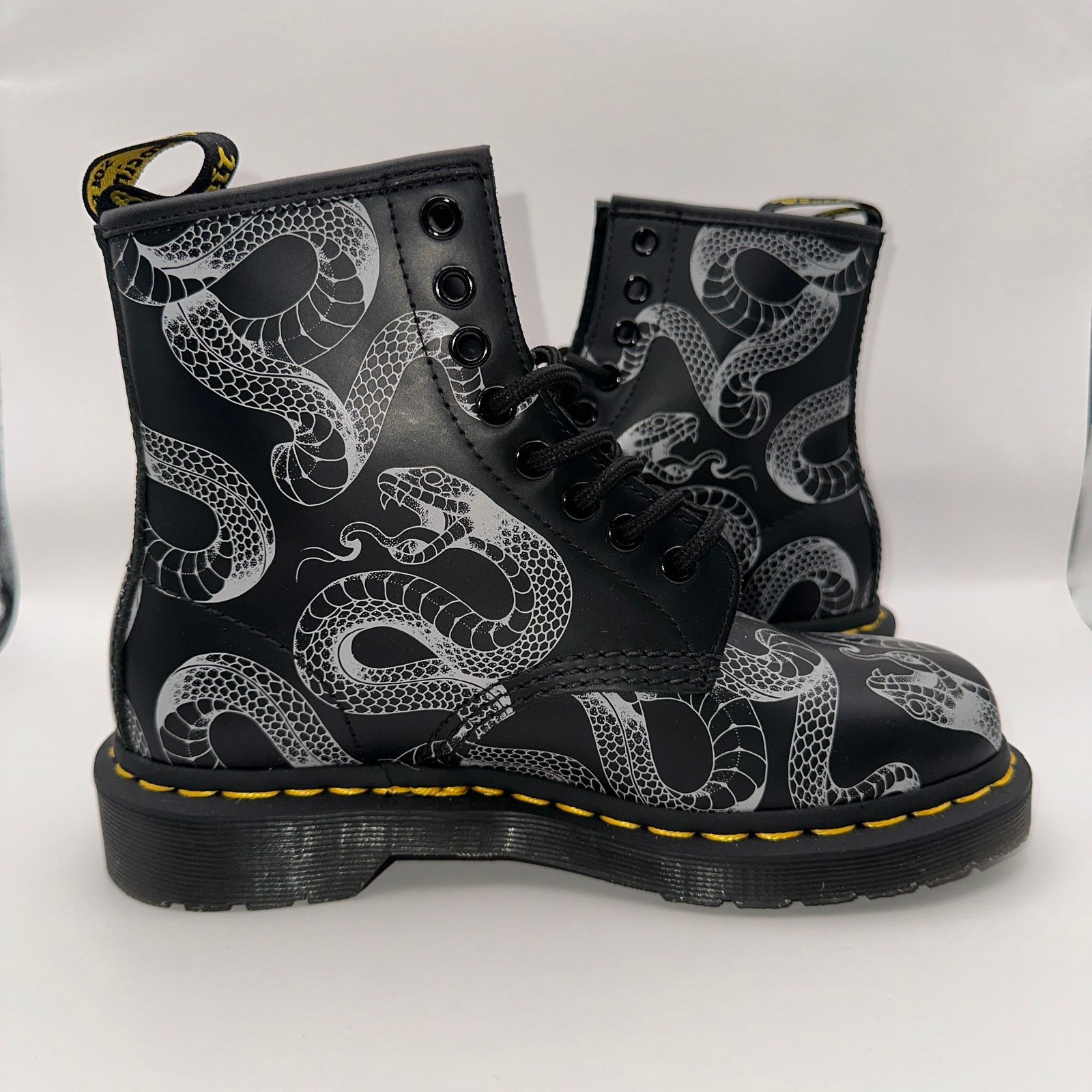 Dr. Martens Dr. Martens 1460 Men' Size 4 Women's Size 5 Serpent Print Size US 4 / IT 34 - 5 Thumbnail