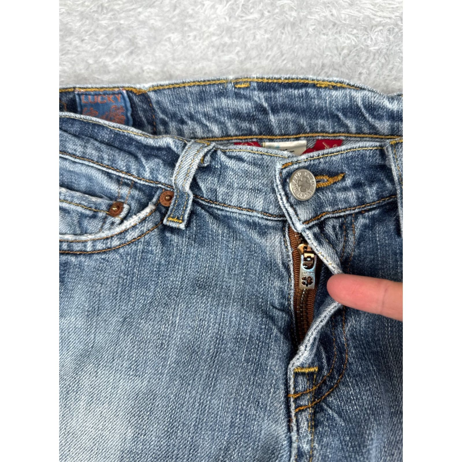 Lucky Brand VINTAGE Lucky Brand Jeans 0 Blue Denim Flared Low Rise Classic 27x28 Womens Size 25" / US 0 / IT 36 - 5 Thumbnail