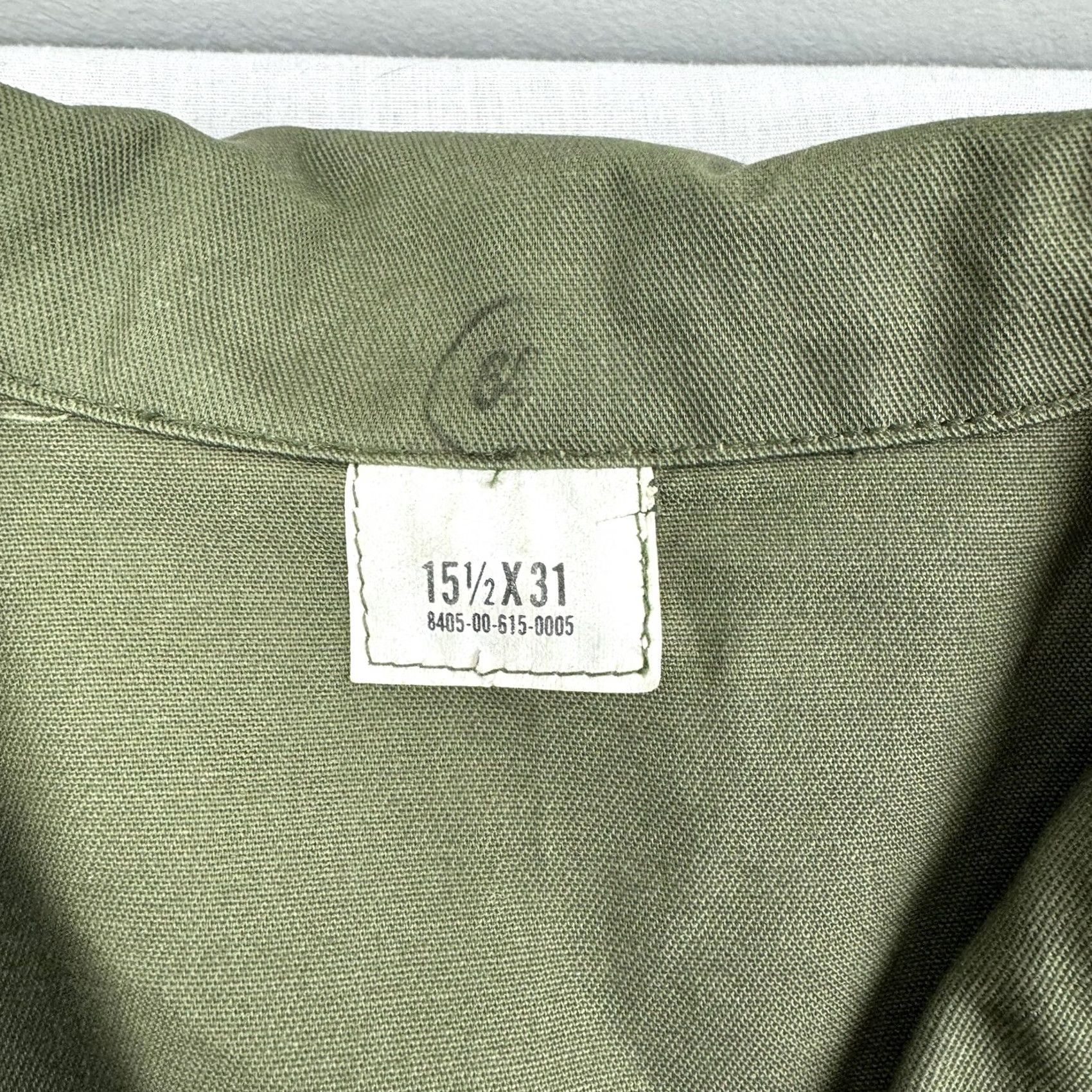 Vintage VINTAGE Army Button-Up Shirt Military USA 1980s Green Collared Long Sleeve Adult Large Mens Shirt Size US L / EU 52-54 / 3 - 3 Thumbnail