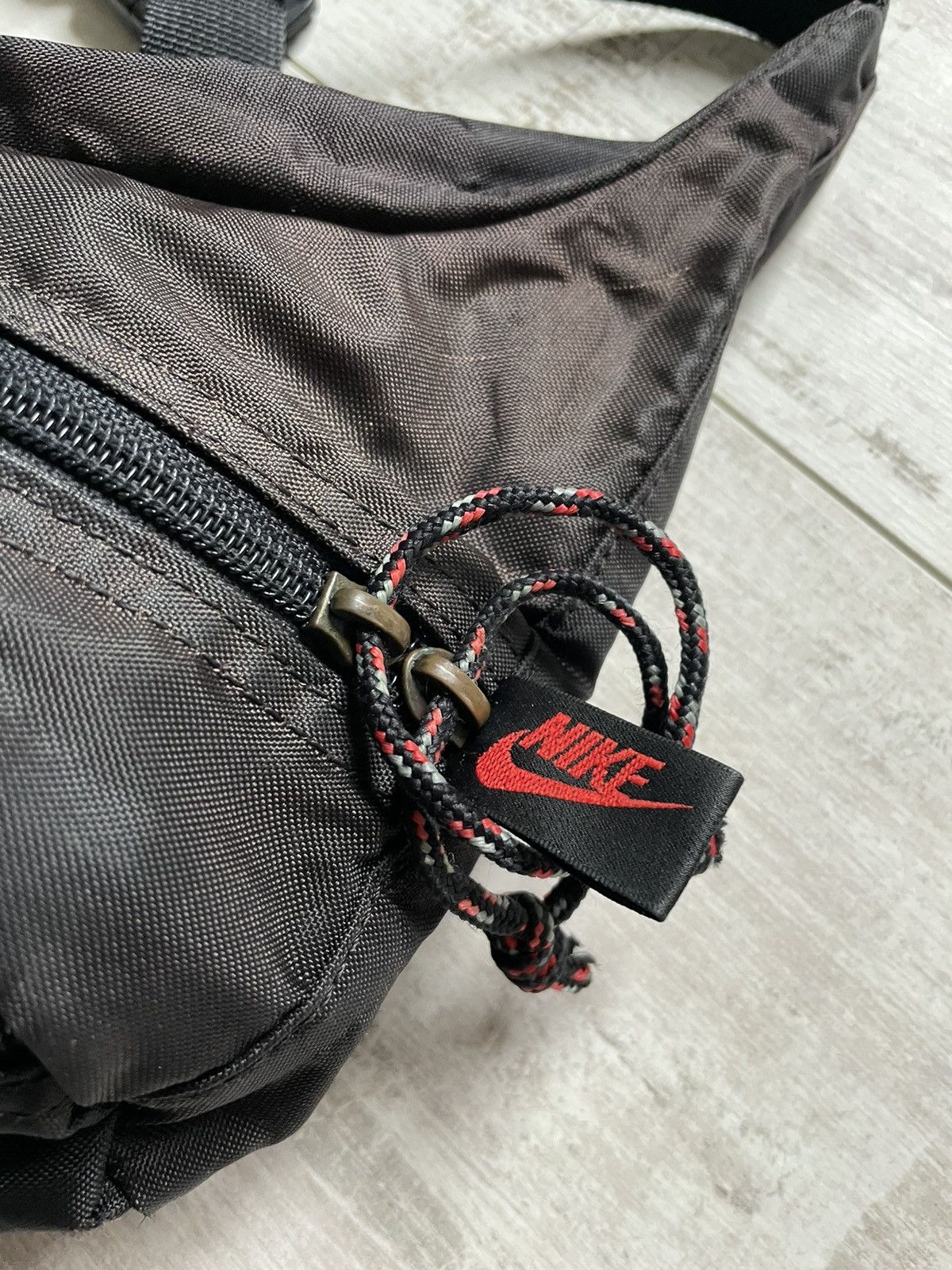 Nike × Vintage Vintage Nike 90’s Sling Bag Messenger Brown Y2K Swoosh Size ONE SIZE - 6 Thumbnail
