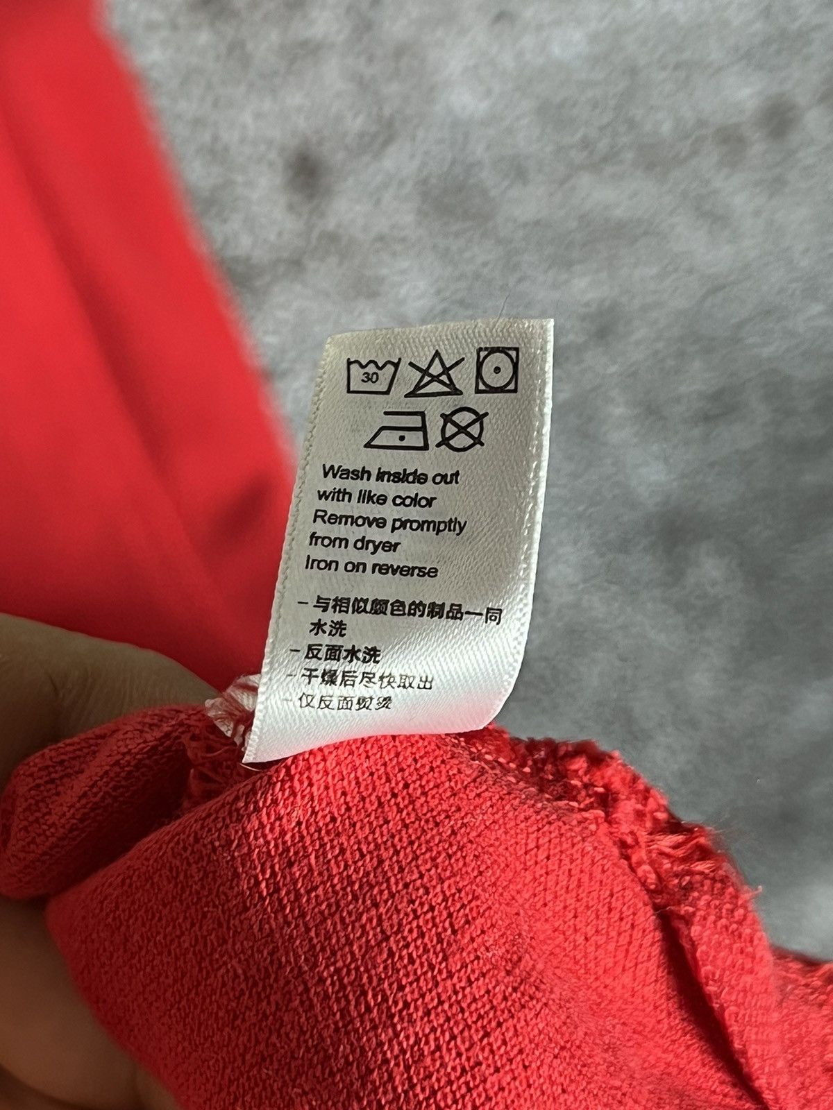 Apple 00s Apple employee embroidered logo red tee size small Size US S / EU 44-46 / 1 - 10 Thumbnail