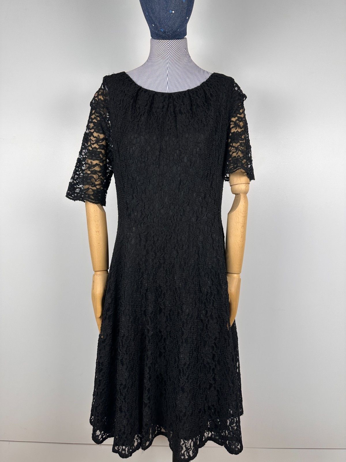 LK Bennett LK Bennett Celine Lace Dress Black Size EU40 US8 UK12 Size S / US 4 / IT 40 - 1 Thumbnail