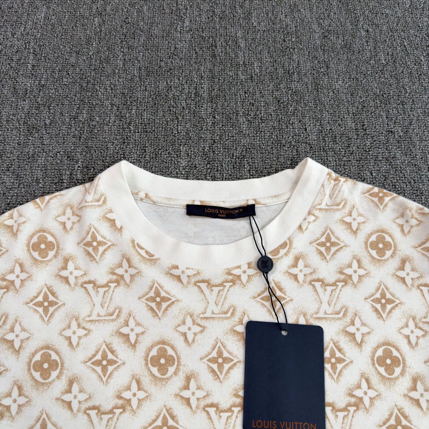 Louis Vuitton LV Beige Allover Print Short Sleeve Tee S Near New Size US S / EU 44-46 / 1 - 3 Thumbnail