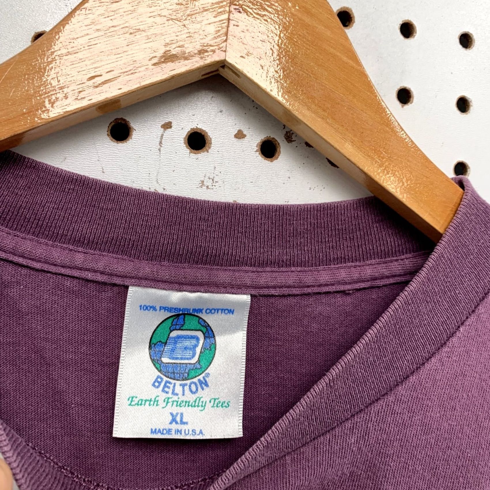 Vintage VINTAGE Belton Alaska Wolf Nature T-Shirt Men L Purple USA 1990s Graphic Print Short Sleeve Crew Neck Shirt Mens Size US L / EU 52-54 / 3 - 3 Thumbnail