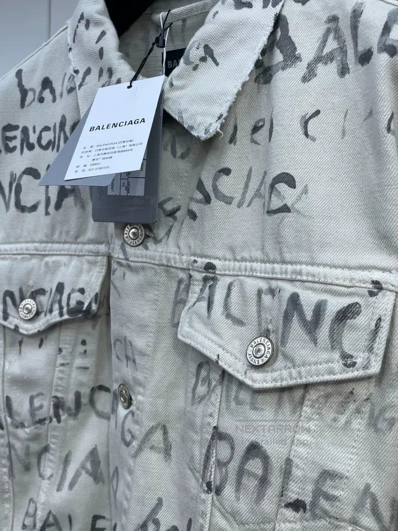 Balenciaga Balenciaga Bestseller Distressed Graffiti Letter Printed D Size US XS / EU 42 / 0 - 4 Thumbnail