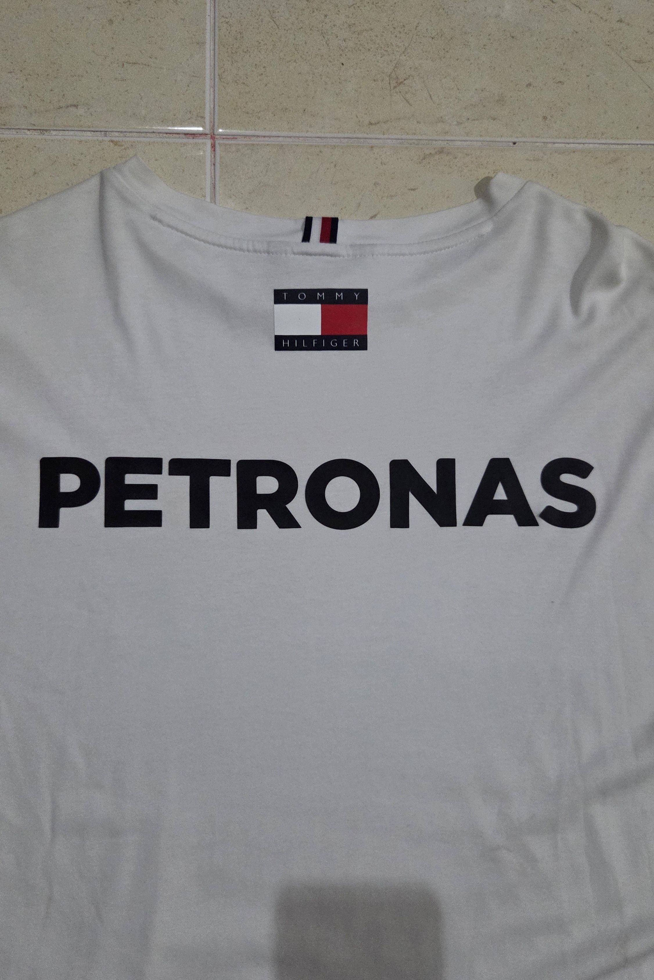 Tommy Hilfiger 2018 LH Issue Driver Tee Mercedes-AMG PETRONAS F1 Size US M / EU 48-50 / 2 - 9 Thumbnail