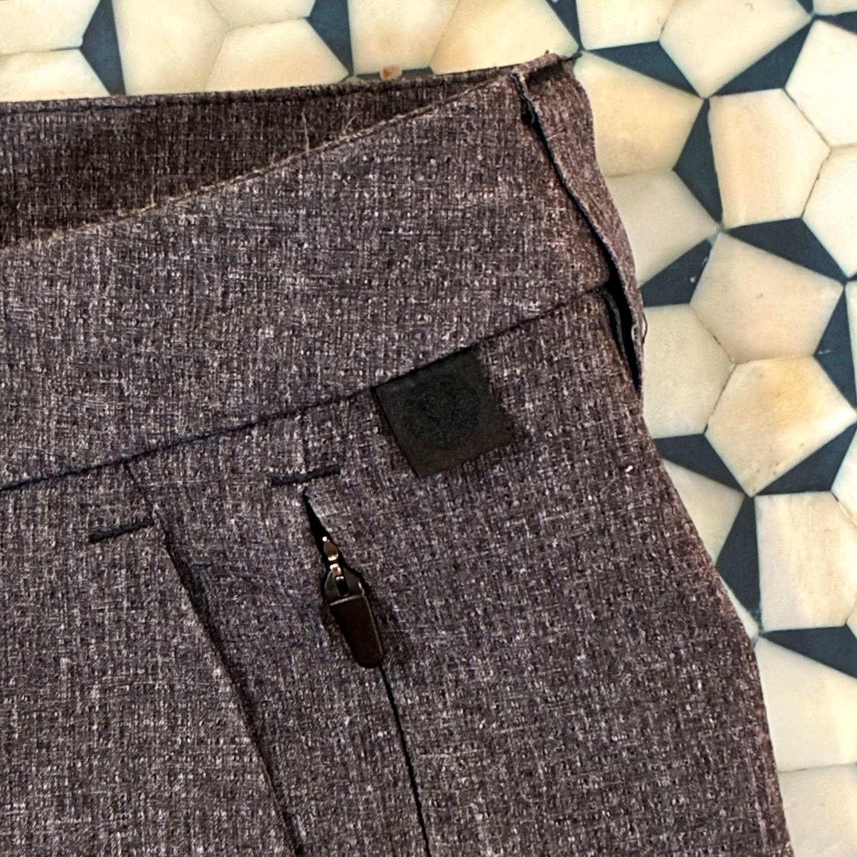 Lululemon EUC Lululemon Commission 9" Shorts Charcoal Gray Mens 34 Performance Stretch Size US 34 / EU 50 - 4 Thumbnail