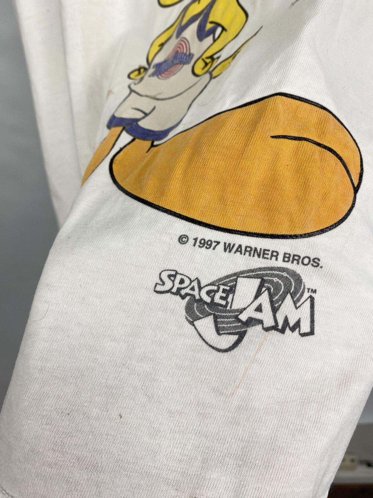 Cartoon Network 🇺🇸 Vintage 1997 Tweety Art Sylvester Movie World t-shirt Y2K Size US M / EU 48-50 / 2 - 5 Thumbnail