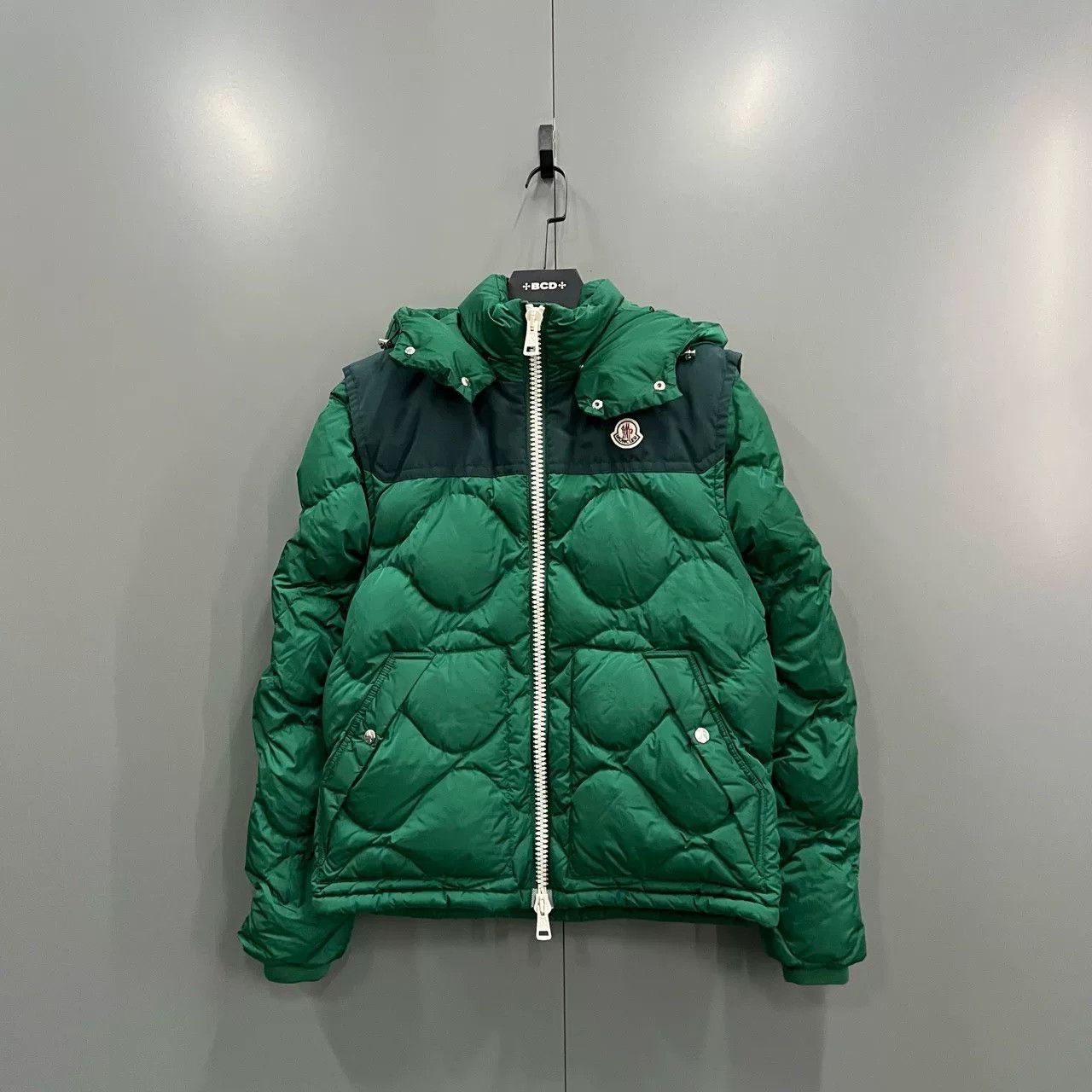 Moncler moncler green logo down jacket size 3 Size US M / EU 48-50 / 2 - 1 Thumbnail