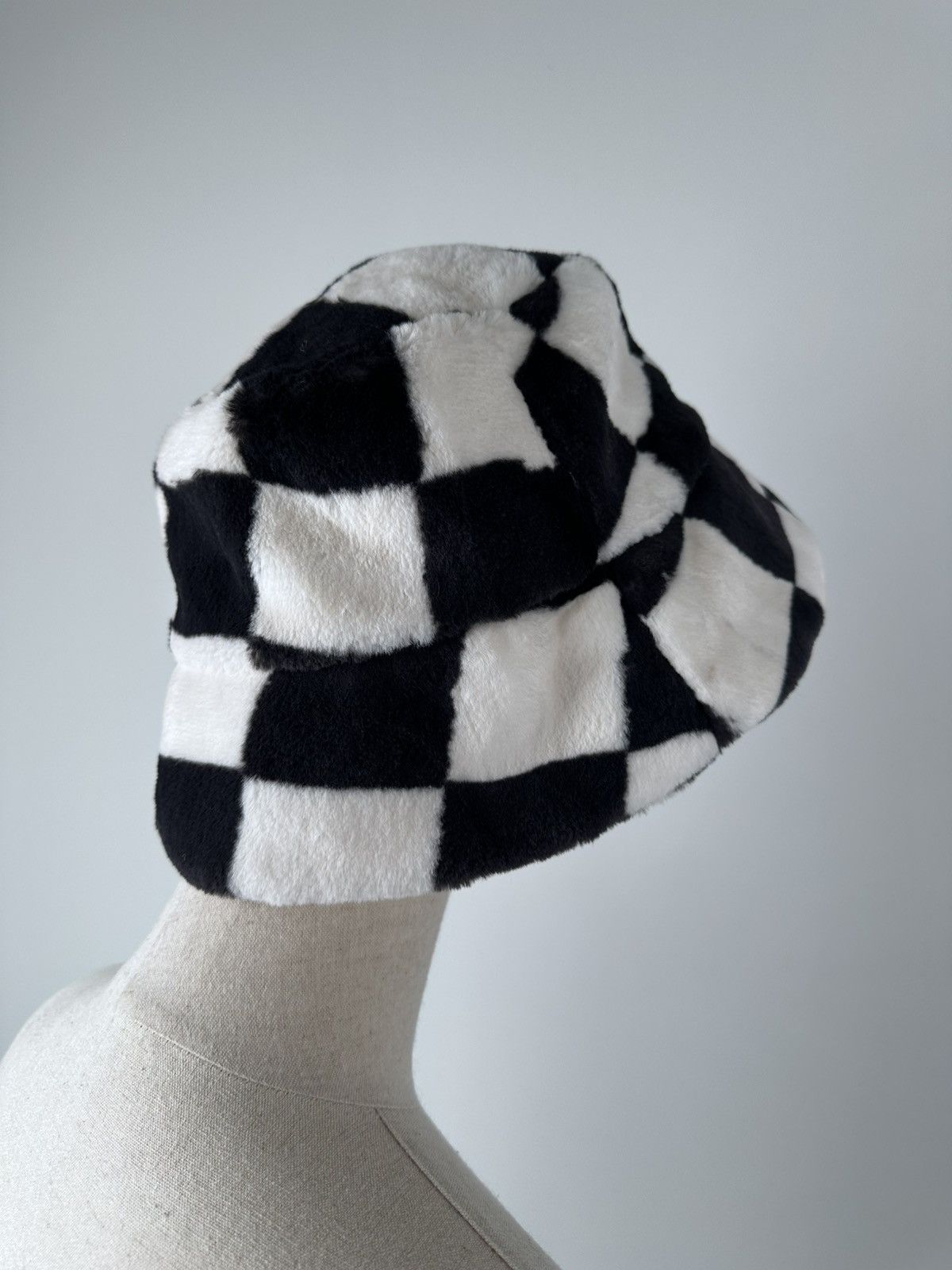 Hysteric Glamour × If Six Was Nine × Le Grande Bleu (L.G.B.) Y2k Vintage Oversized Faux Fur If Six Was Nine Bucket Hat Size ONE SIZE - 3 Thumbnail