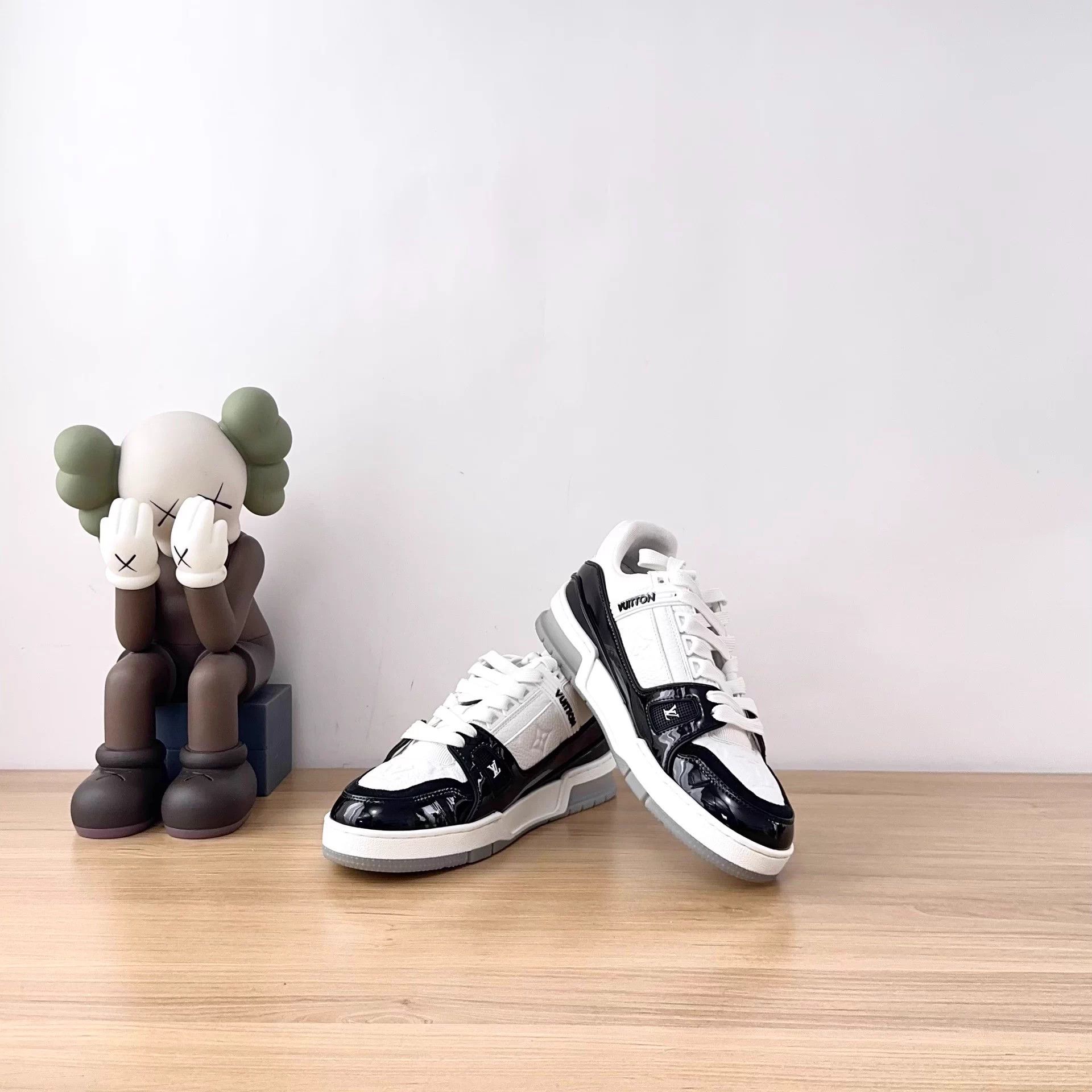 Louis Vuitton LV sneakers EUR 38.5 Size US 7.5 / IT 37.5 - 3 Thumbnail
