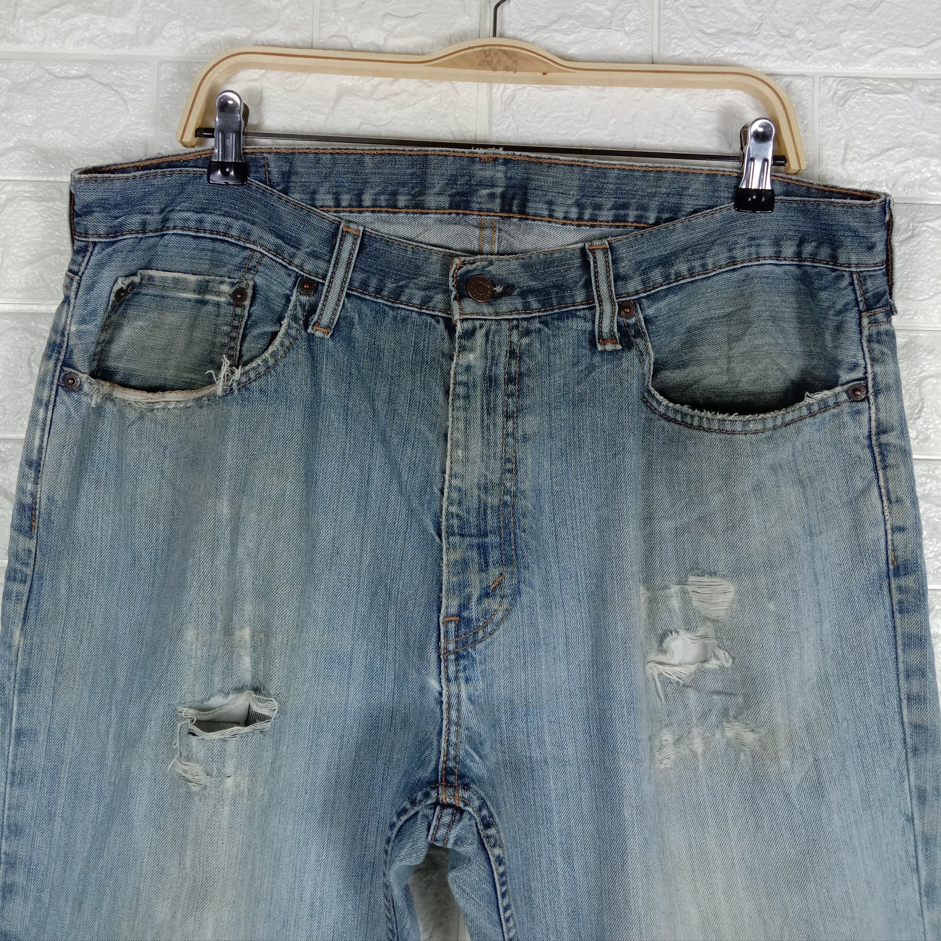 Levi's Vintage Levi’s 559 Jeans Faded Blue Distressed Denim Size US 37 - 2 Thumbnail