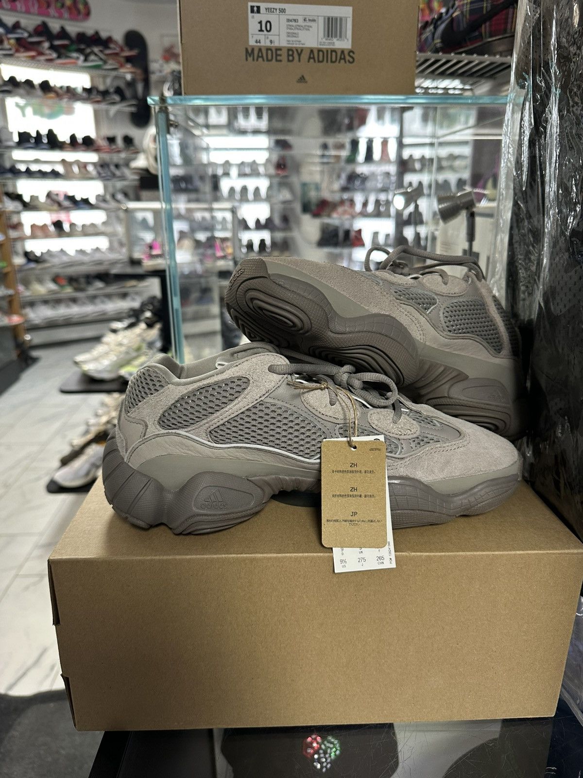 Yeezy Yeezy 500 ‘Ash Gray’ Size US 9.5 / EU 42-43 - 2 Thumbnail