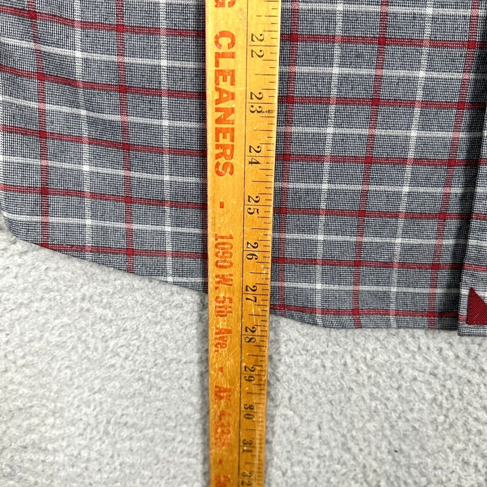 UNTUCKit UNTUCKit Mens M Shirt Button-Up Gray Red Plaid Pocket Stretch Casual EUC Size US M / EU 48-50 / 2 - 6 Thumbnail